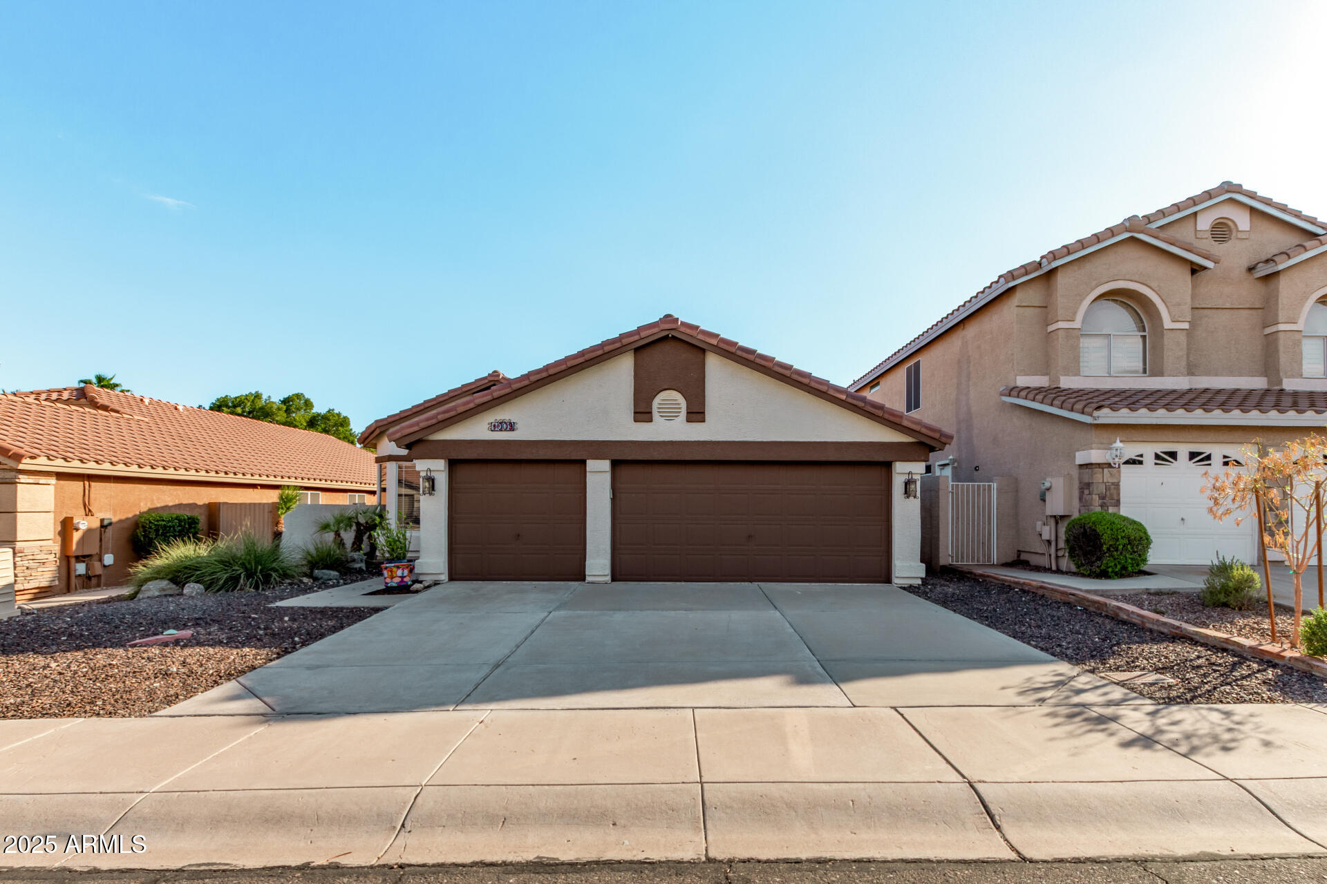 1009 E MOUNTAIN VISTA Drive