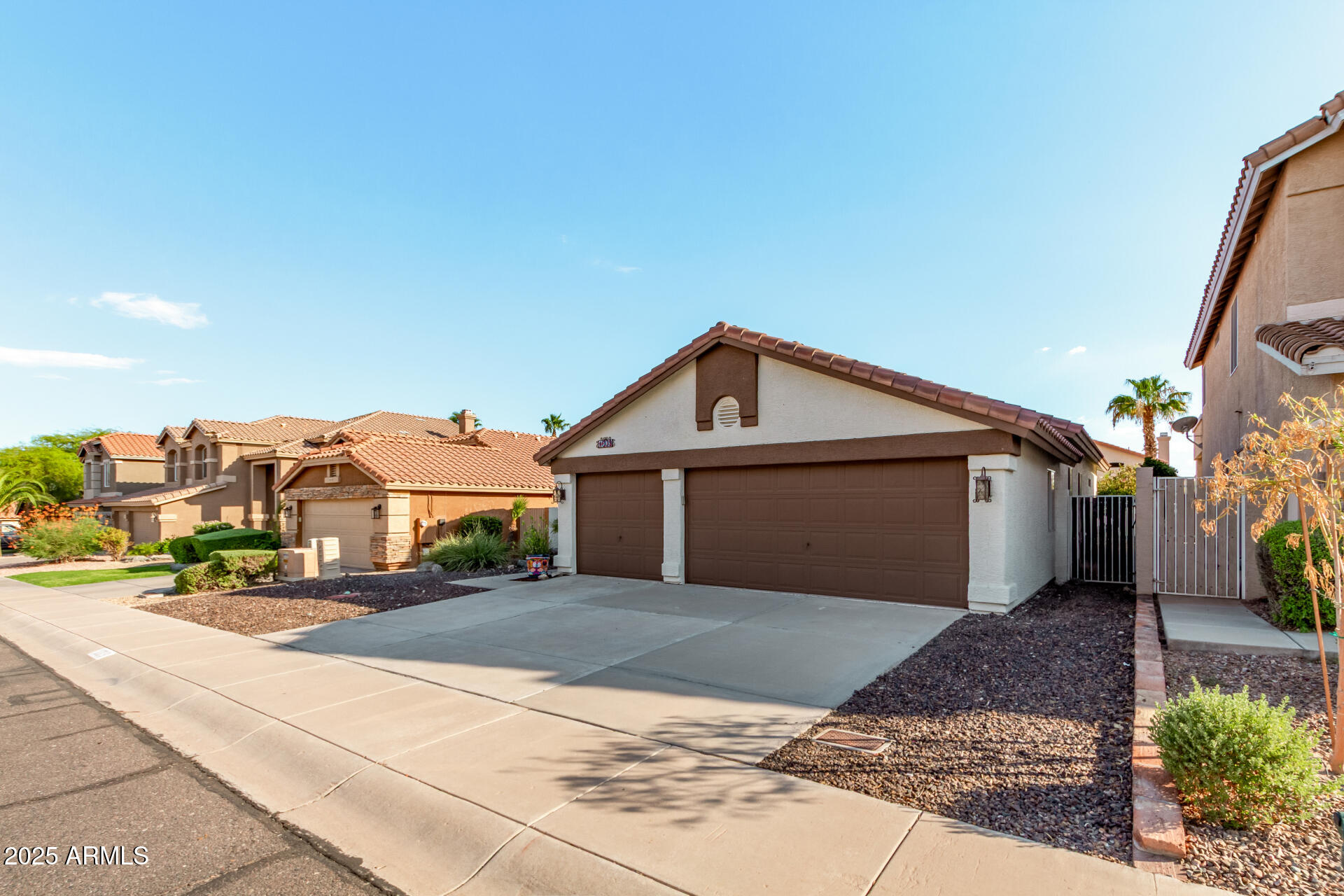 1009 E MOUNTAIN VISTA Drive