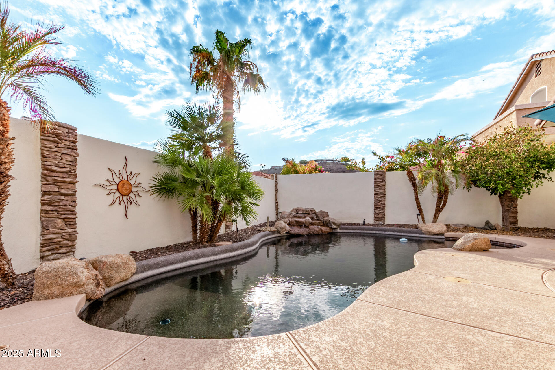 1009 E MOUNTAIN VISTA Drive