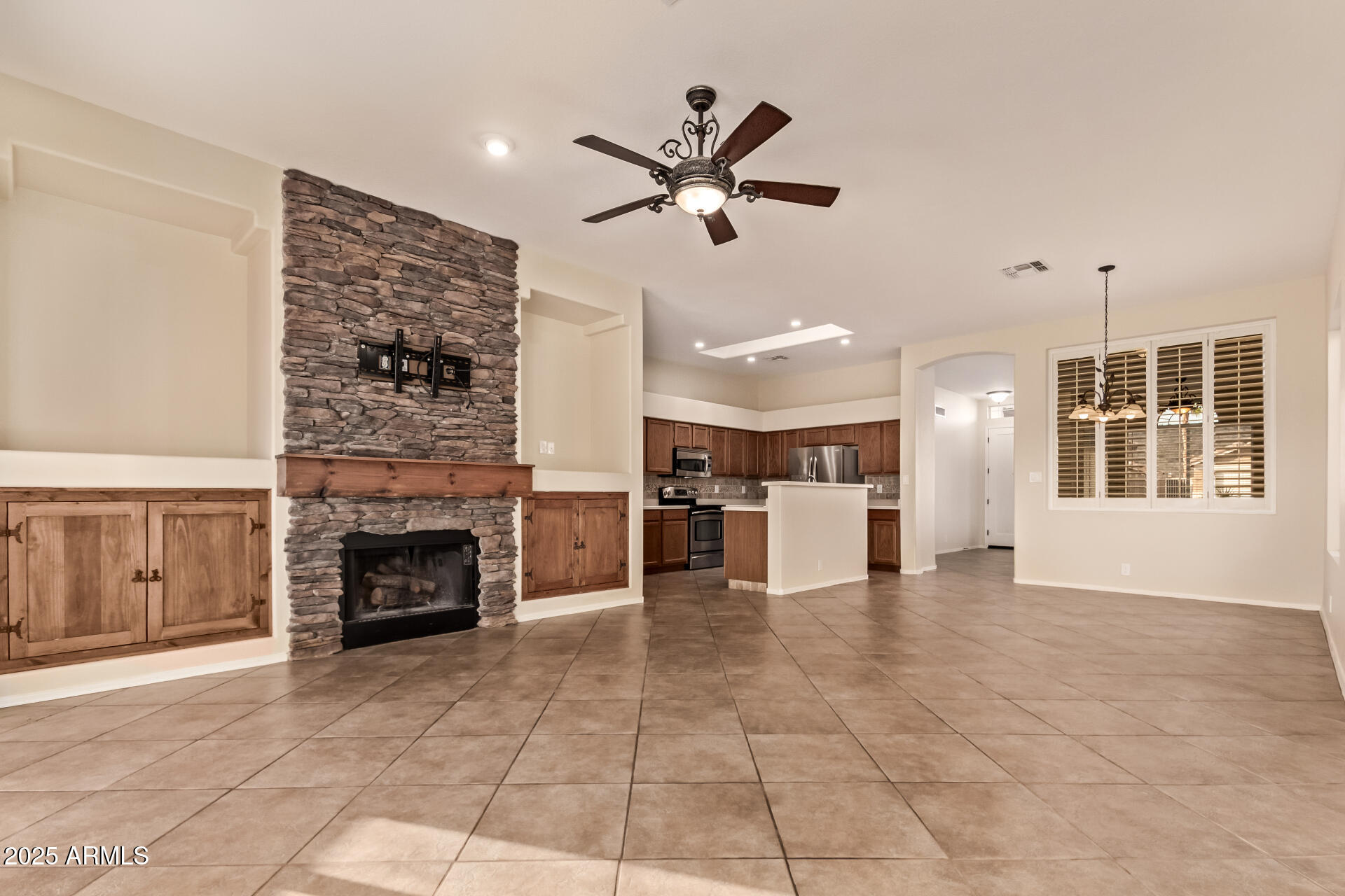 1009 E MOUNTAIN VISTA Drive