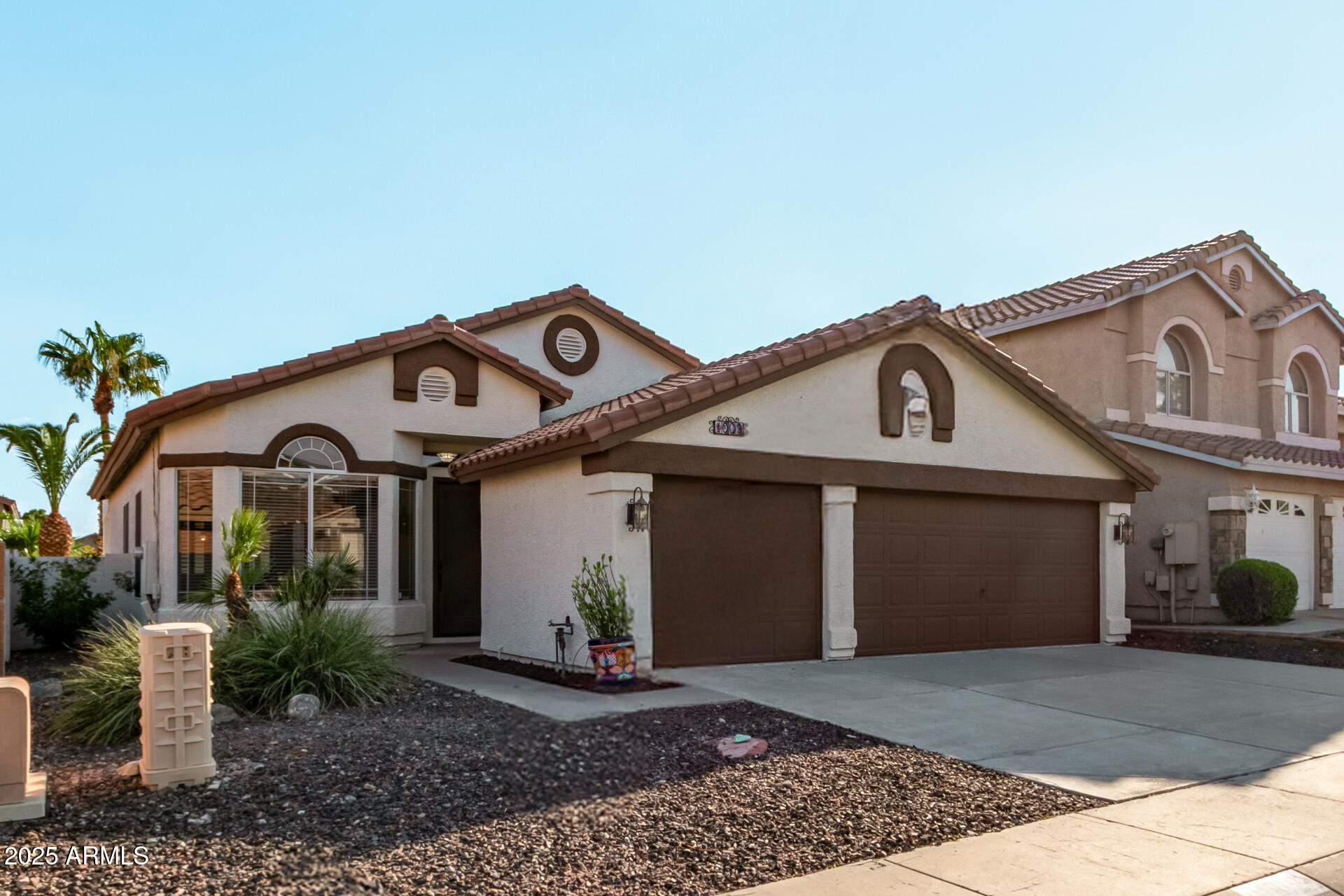 1009 E MOUNTAIN VISTA Drive