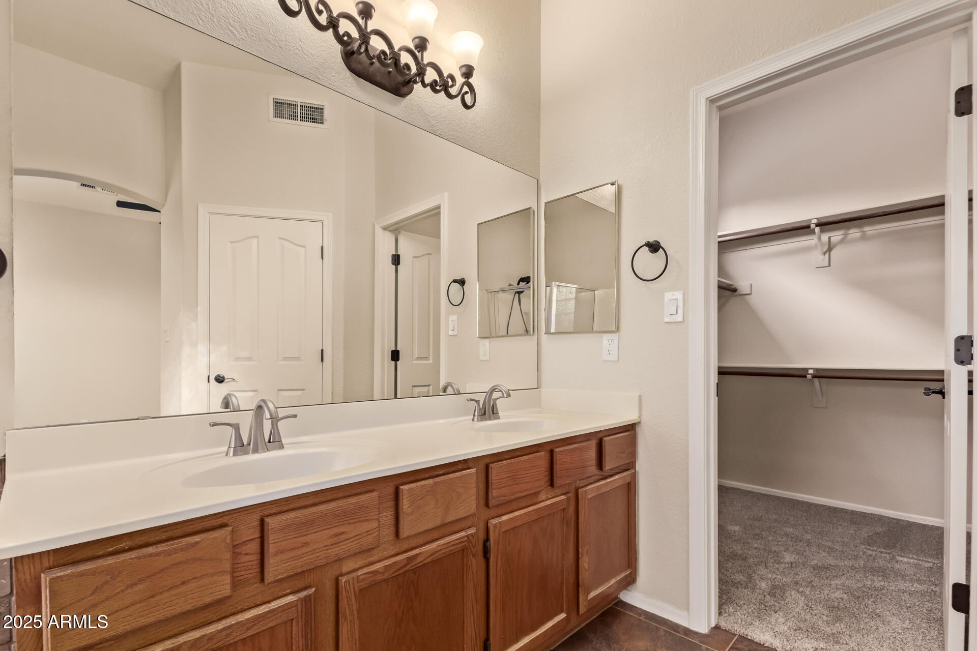 1009 E MOUNTAIN VISTA Drive