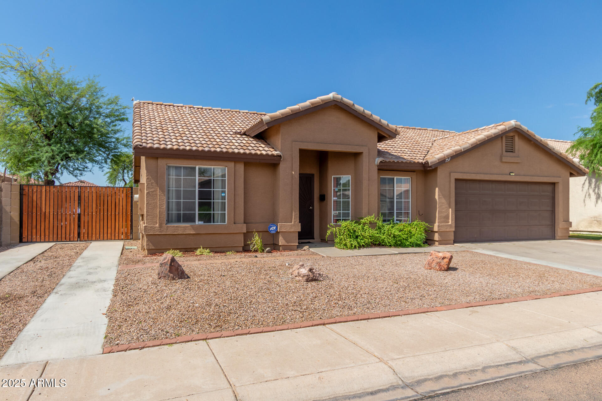 757 E WILDHORSE Drive