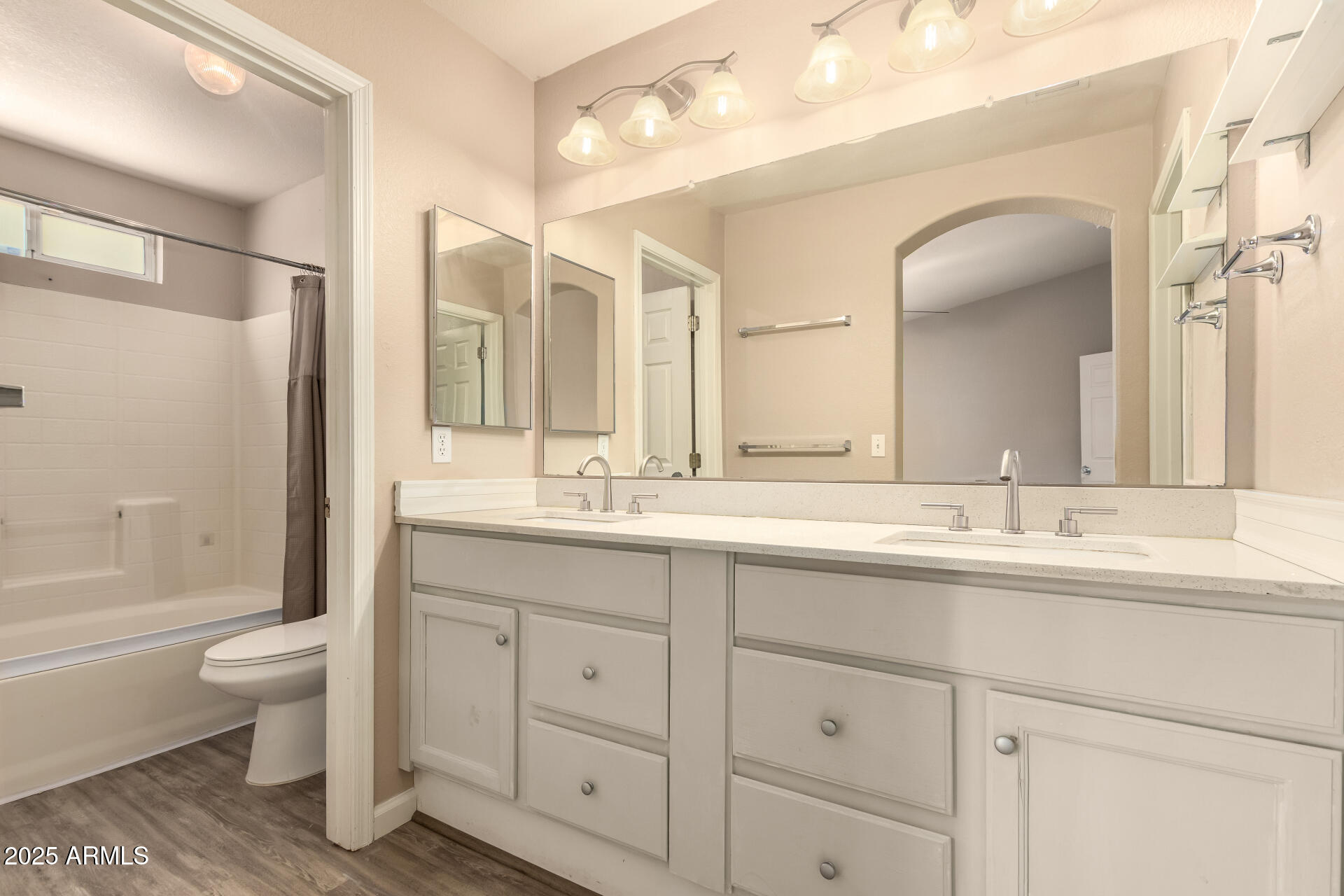 757 E WILDHORSE Drive