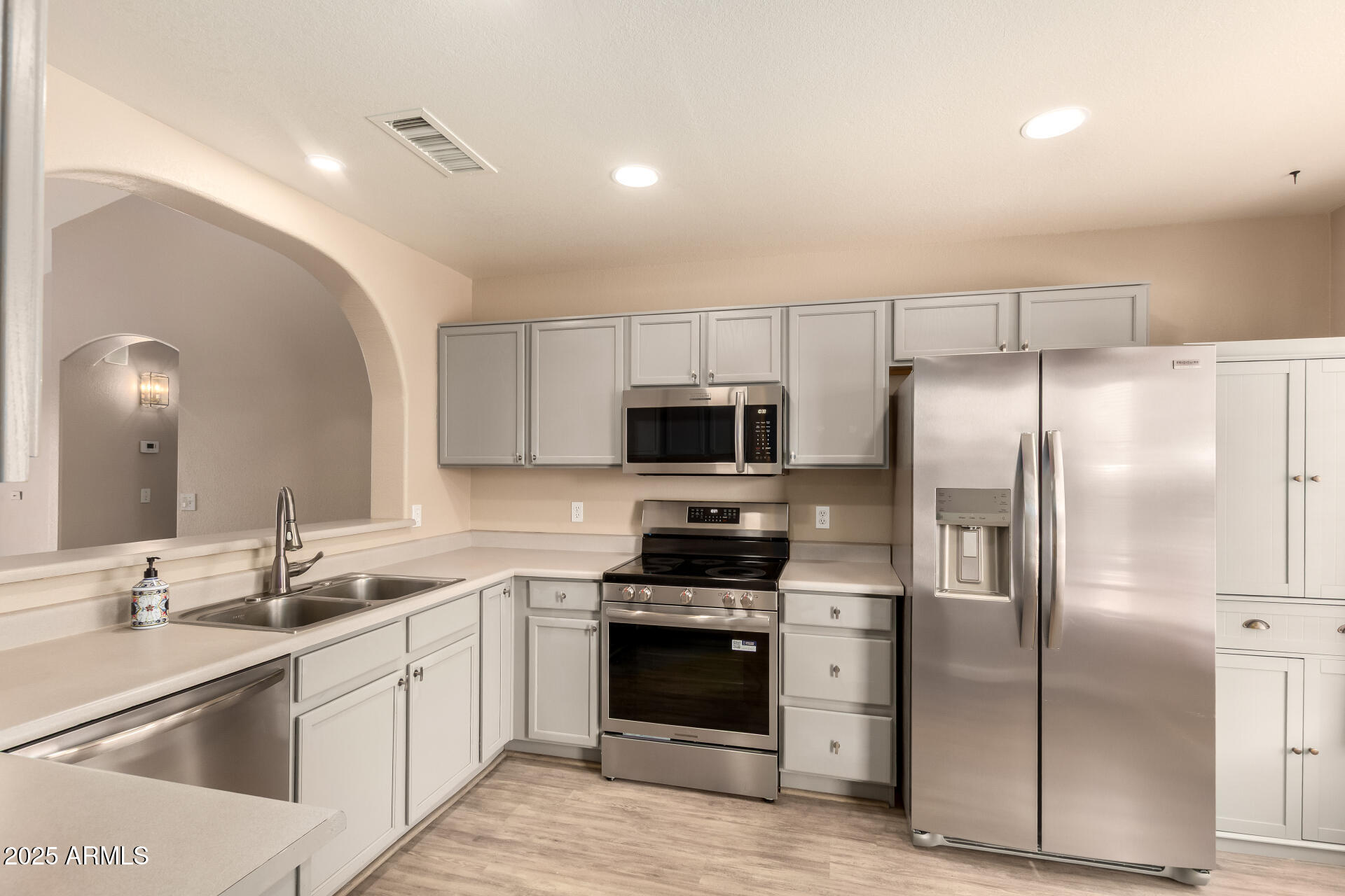 757 E WILDHORSE Drive