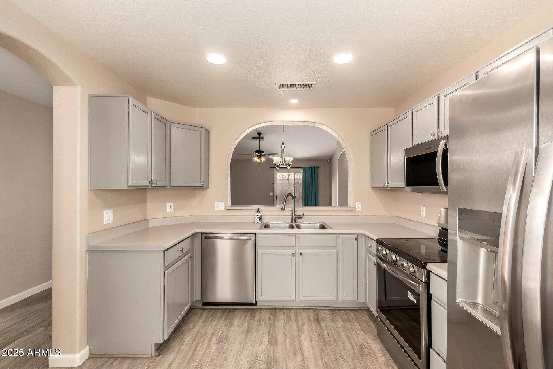 757 E WILDHORSE Drive