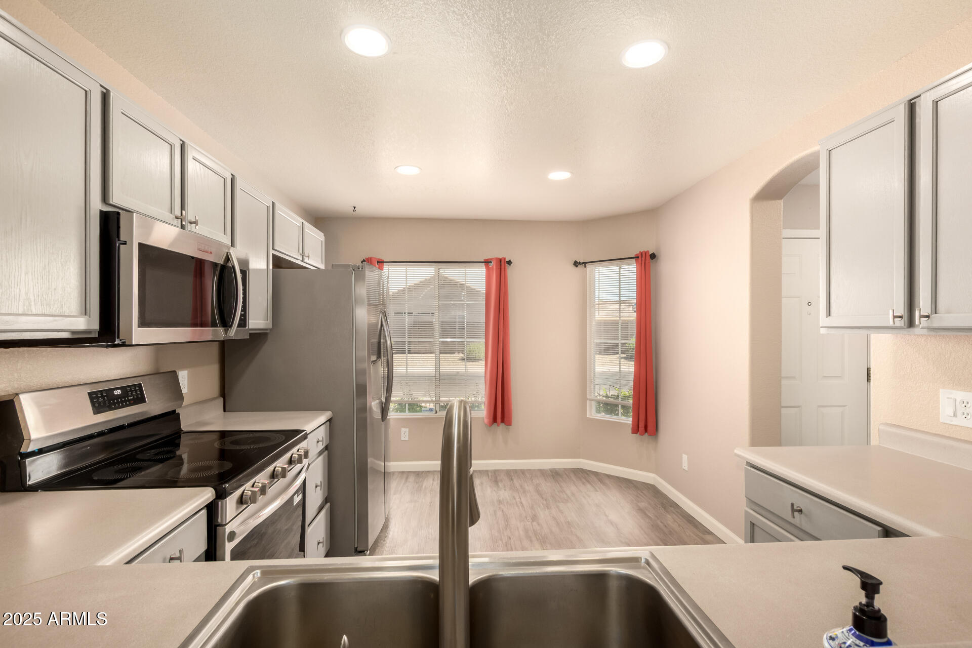 757 E WILDHORSE Drive