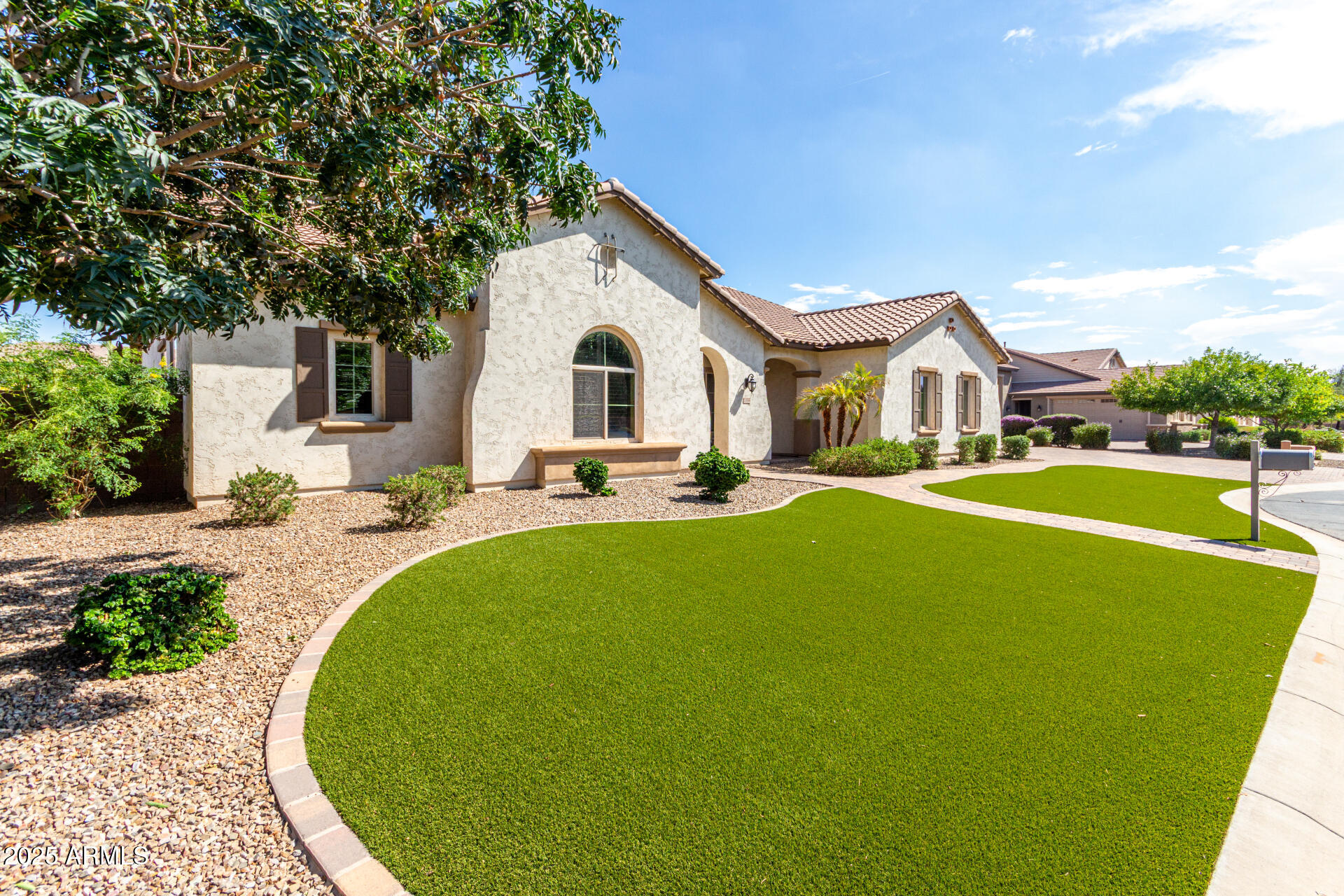 21959 E DESERT HILLS Drive