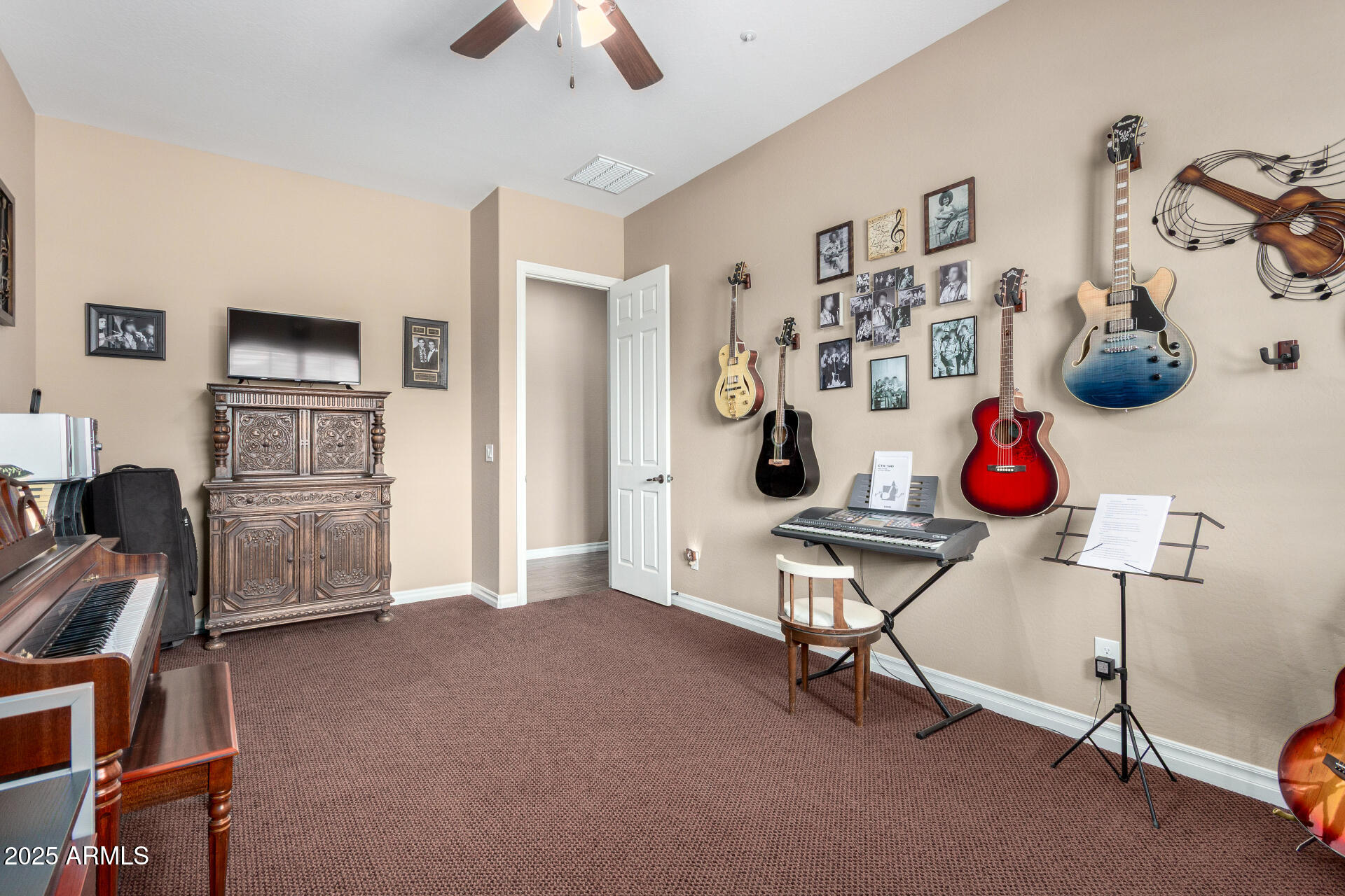 21959 E DESERT HILLS Drive