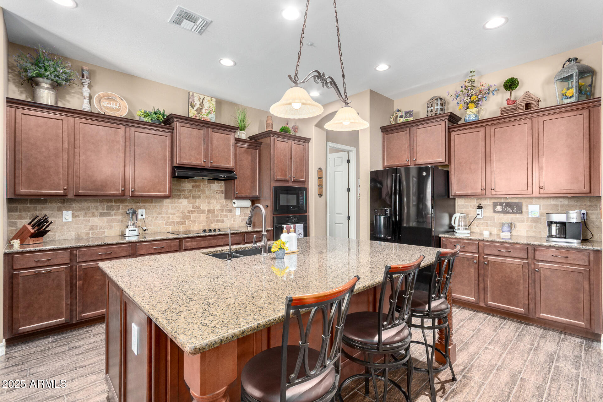 21959 E DESERT HILLS Drive