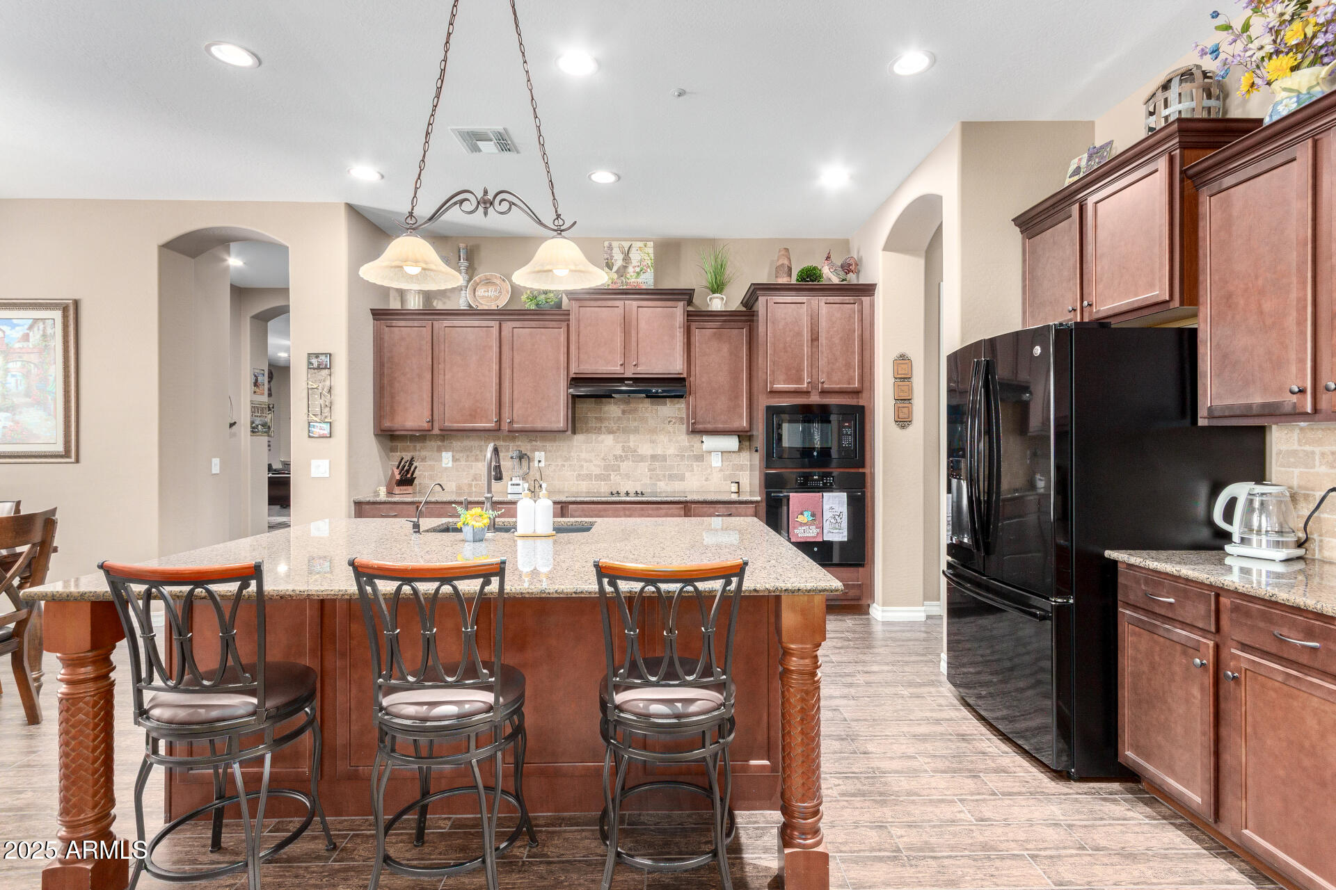 21959 E DESERT HILLS Drive