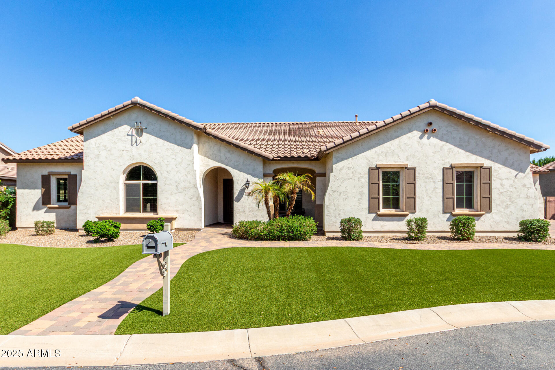 21959 E DESERT HILLS Drive