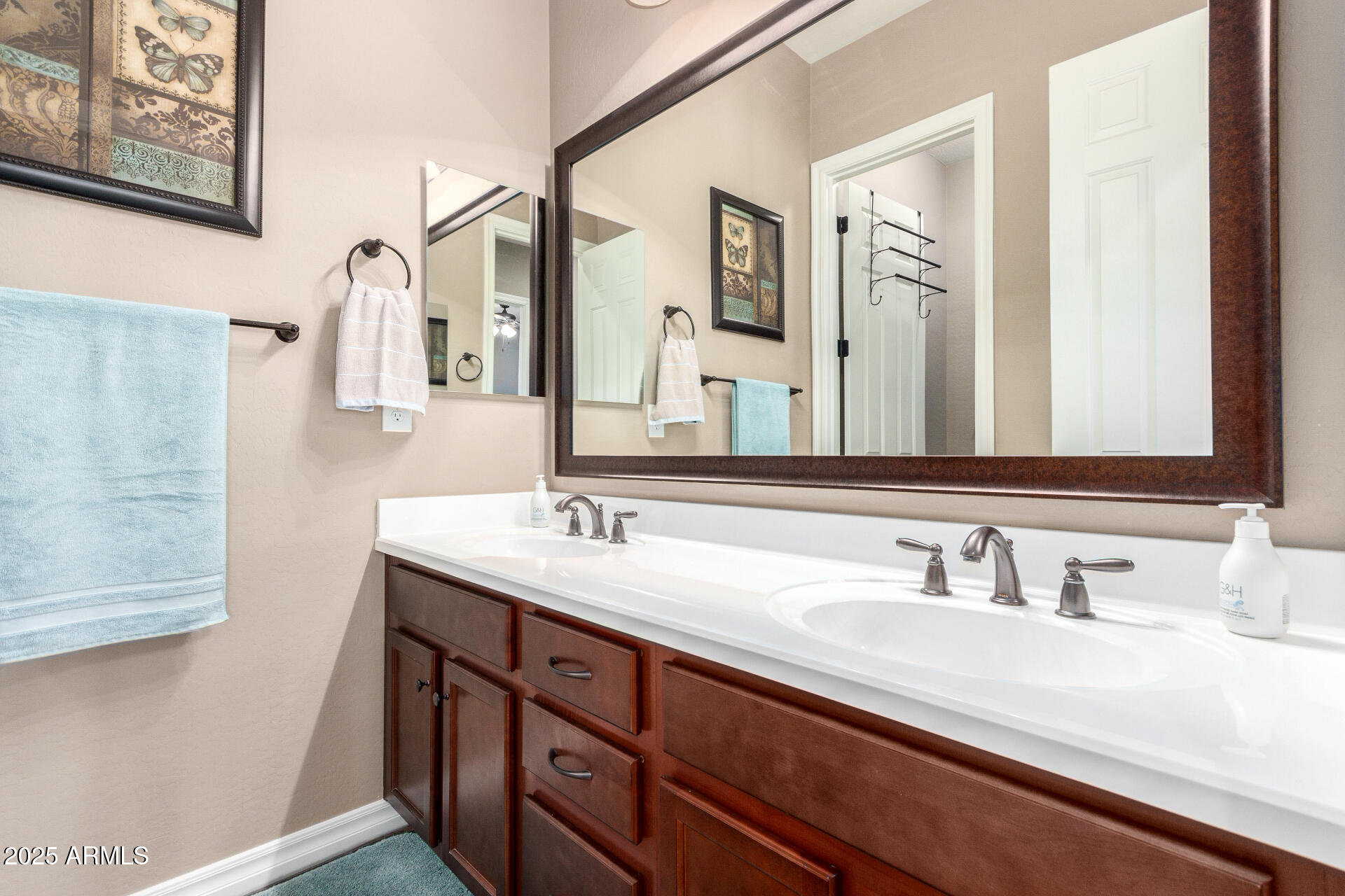 21959 E DESERT HILLS Drive