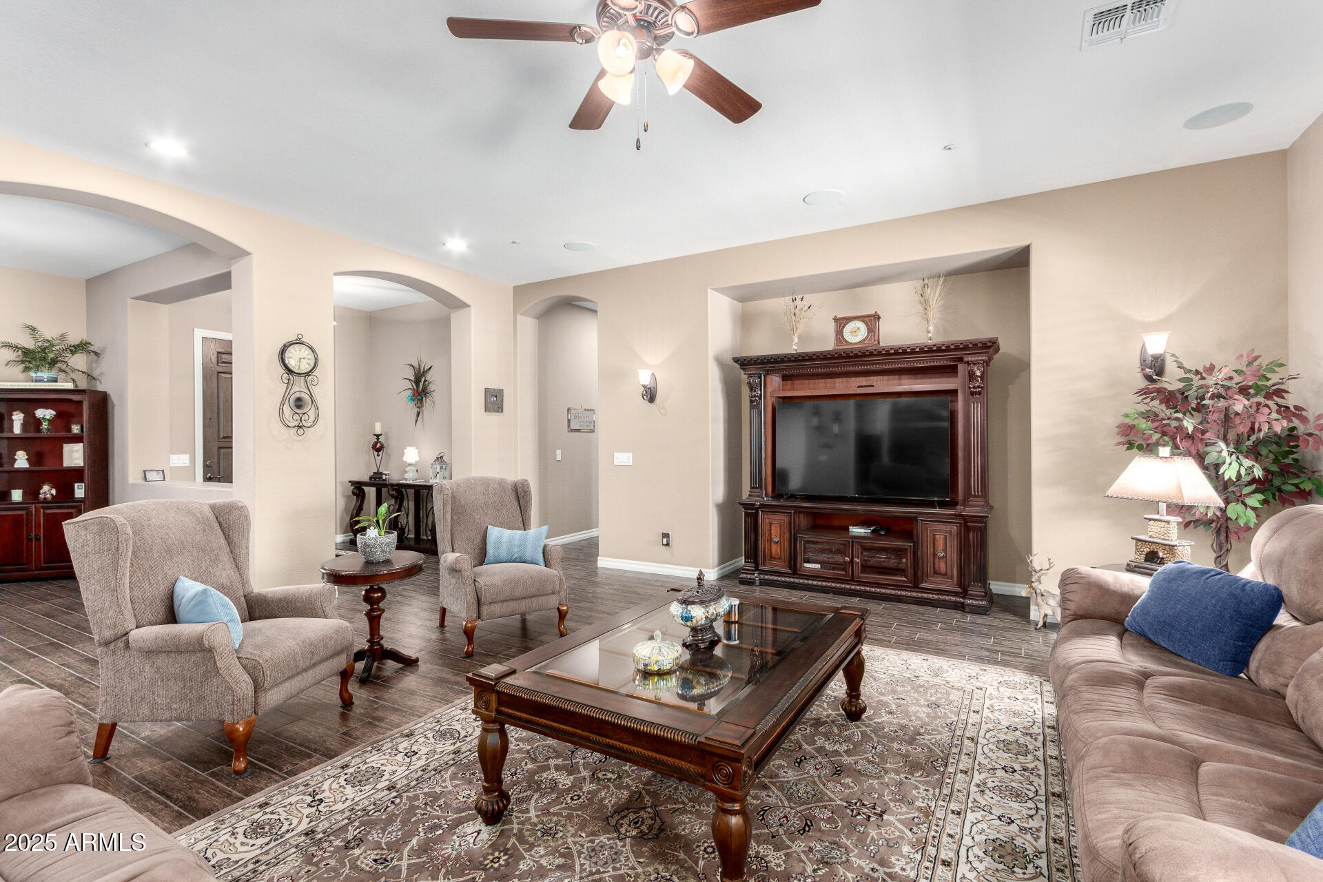 21959 E DESERT HILLS Drive