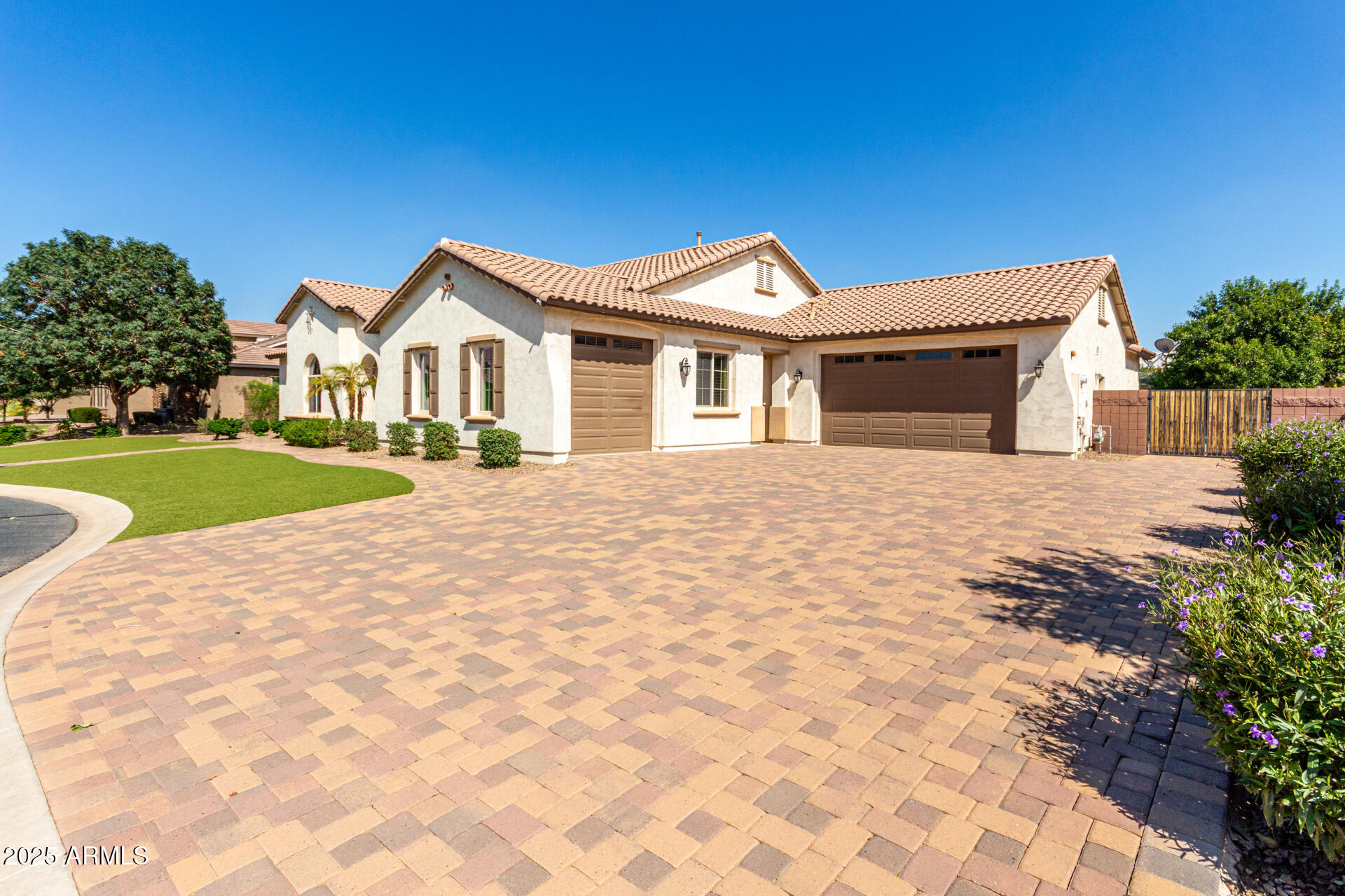 21959 E DESERT HILLS Drive