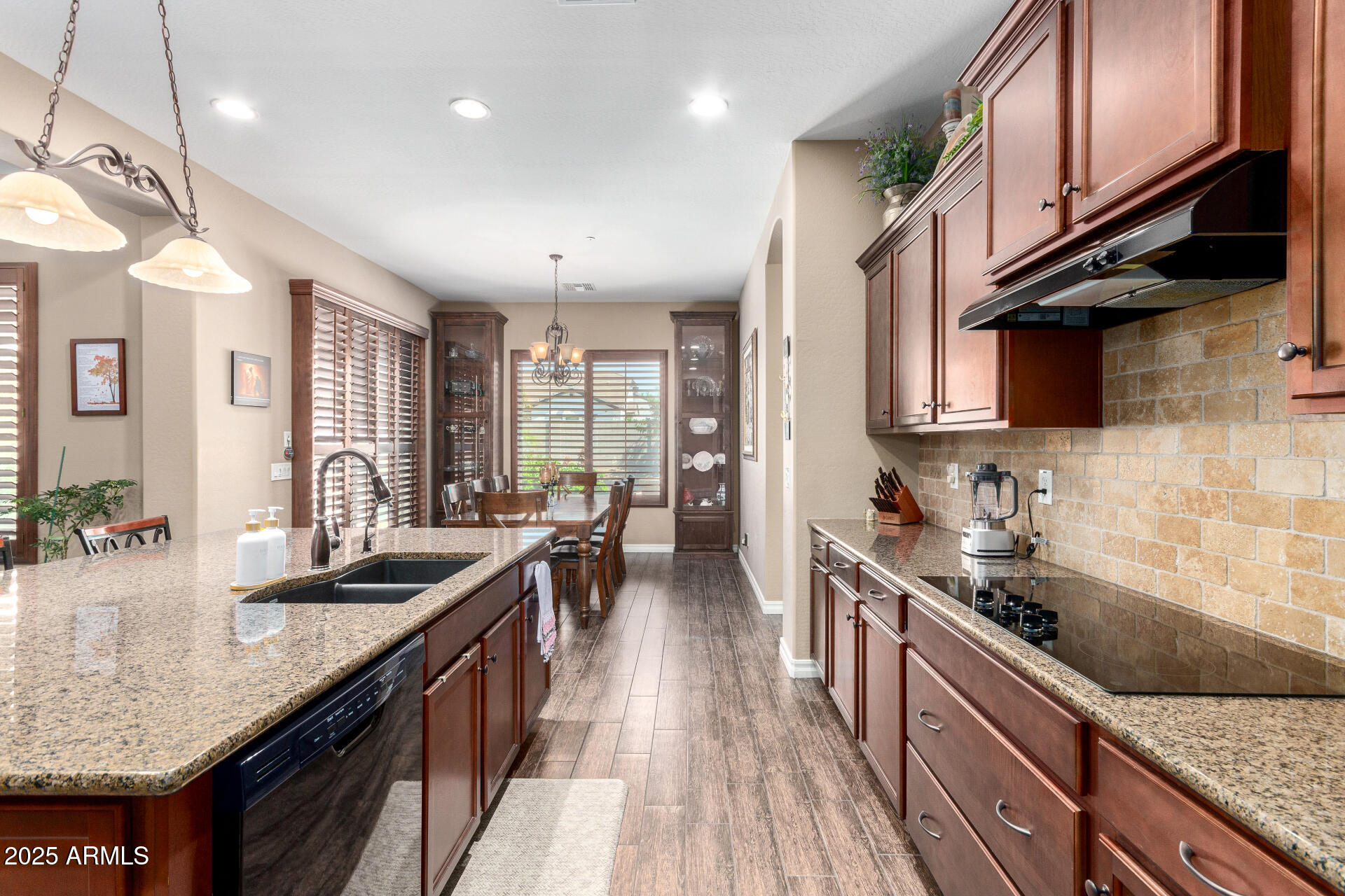 21959 E DESERT HILLS Drive