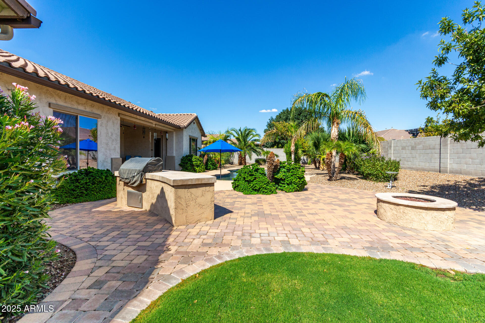 21959 E DESERT HILLS Drive