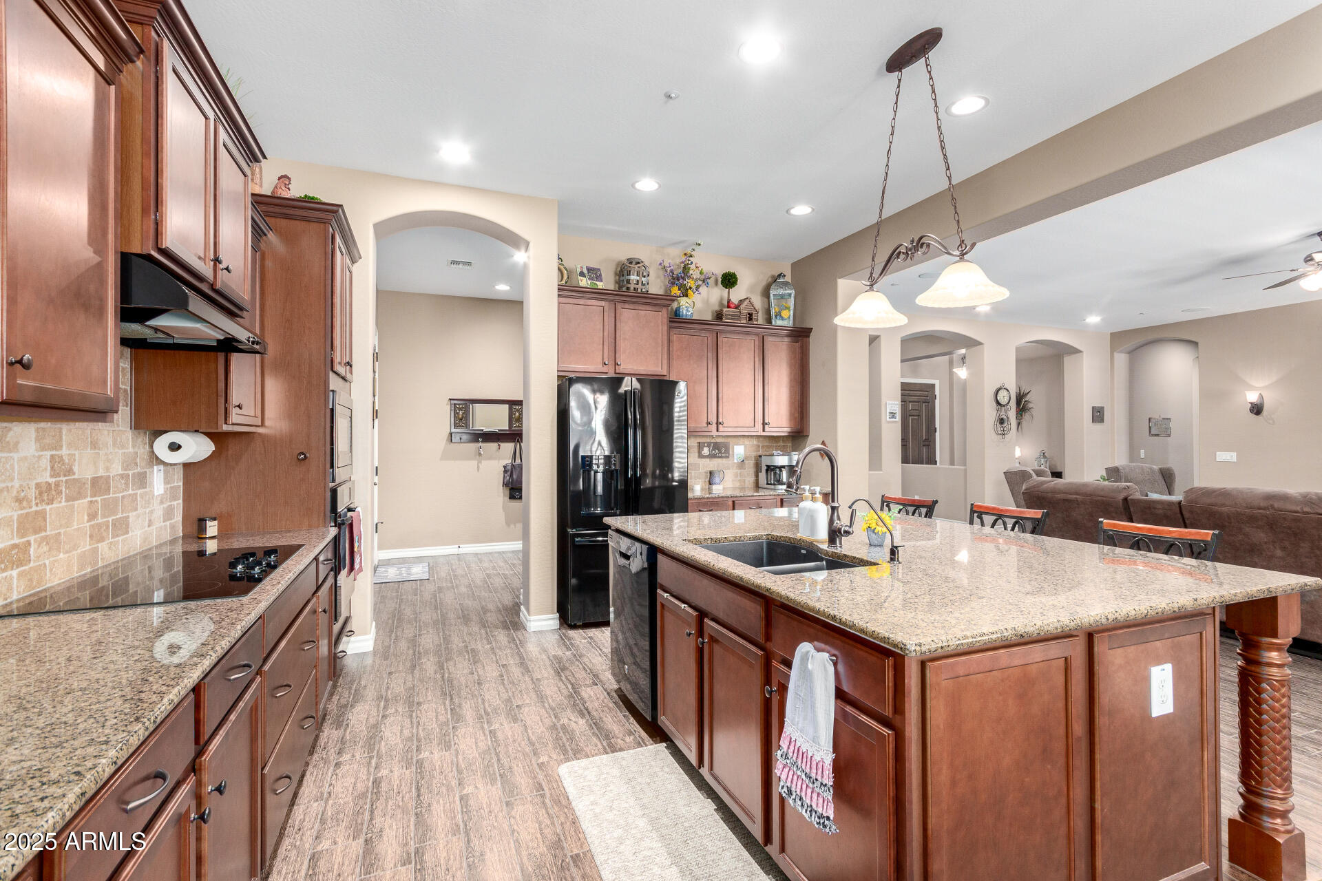 21959 E DESERT HILLS Drive