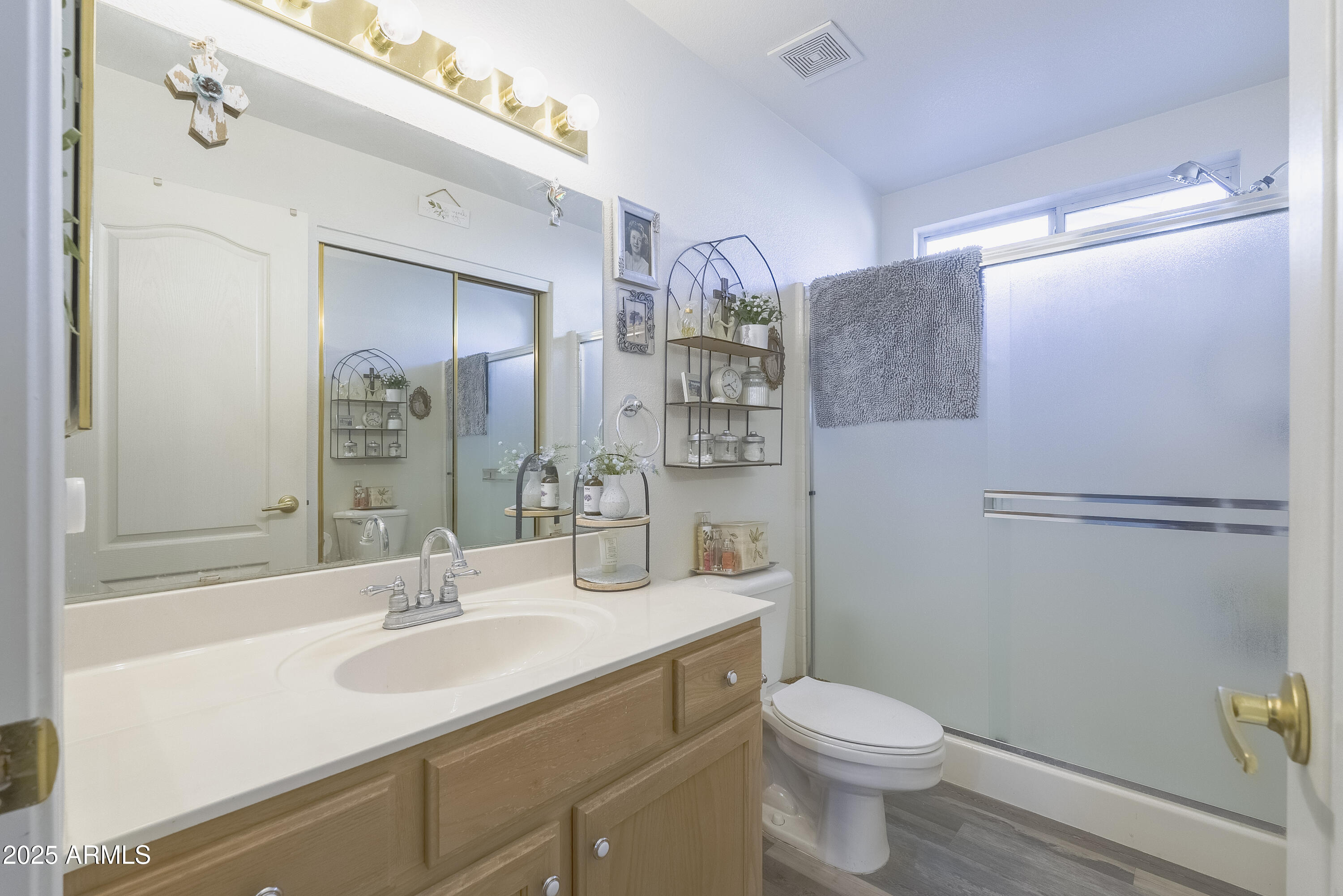 10528 W POTTER Drive