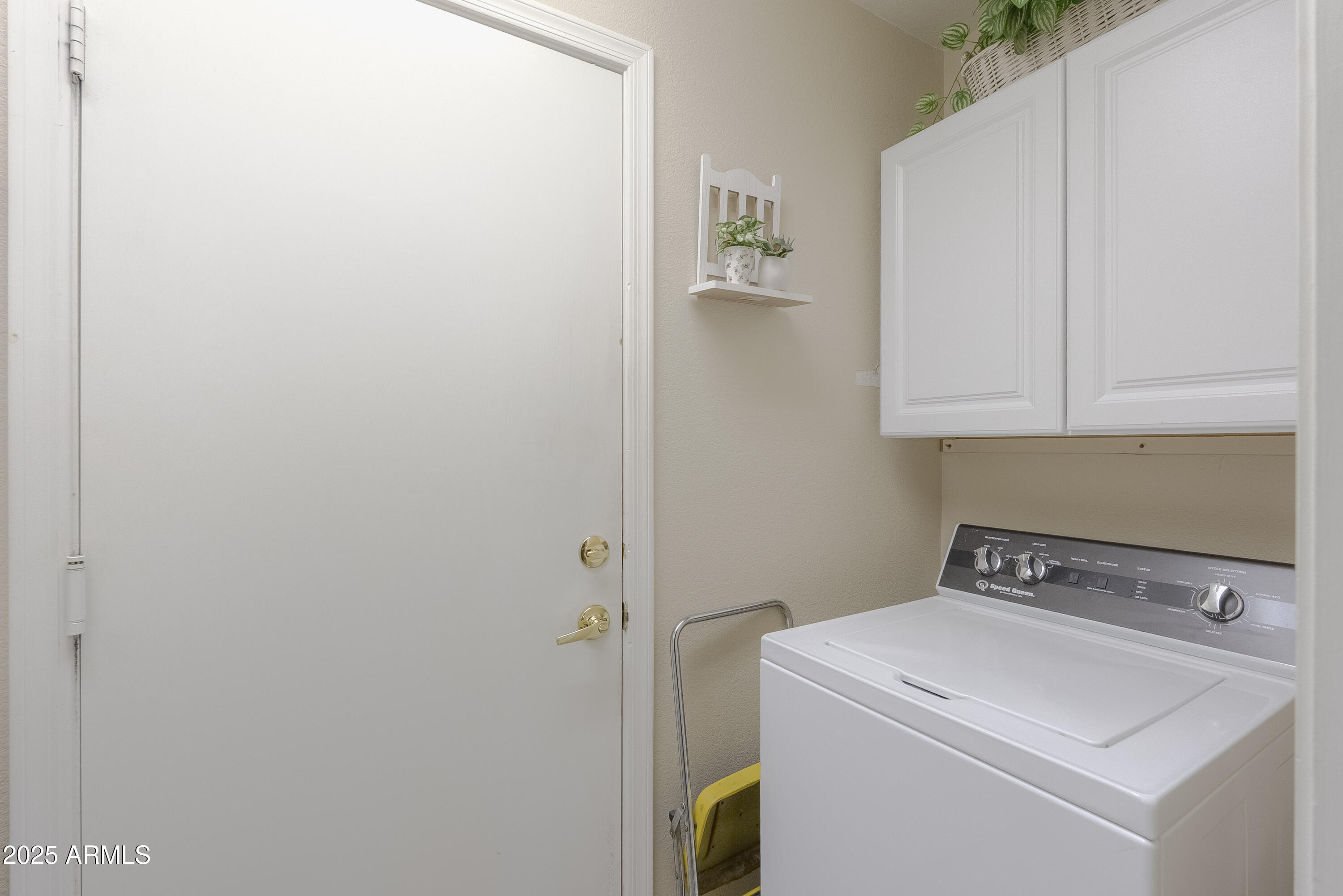 10528 W POTTER Drive