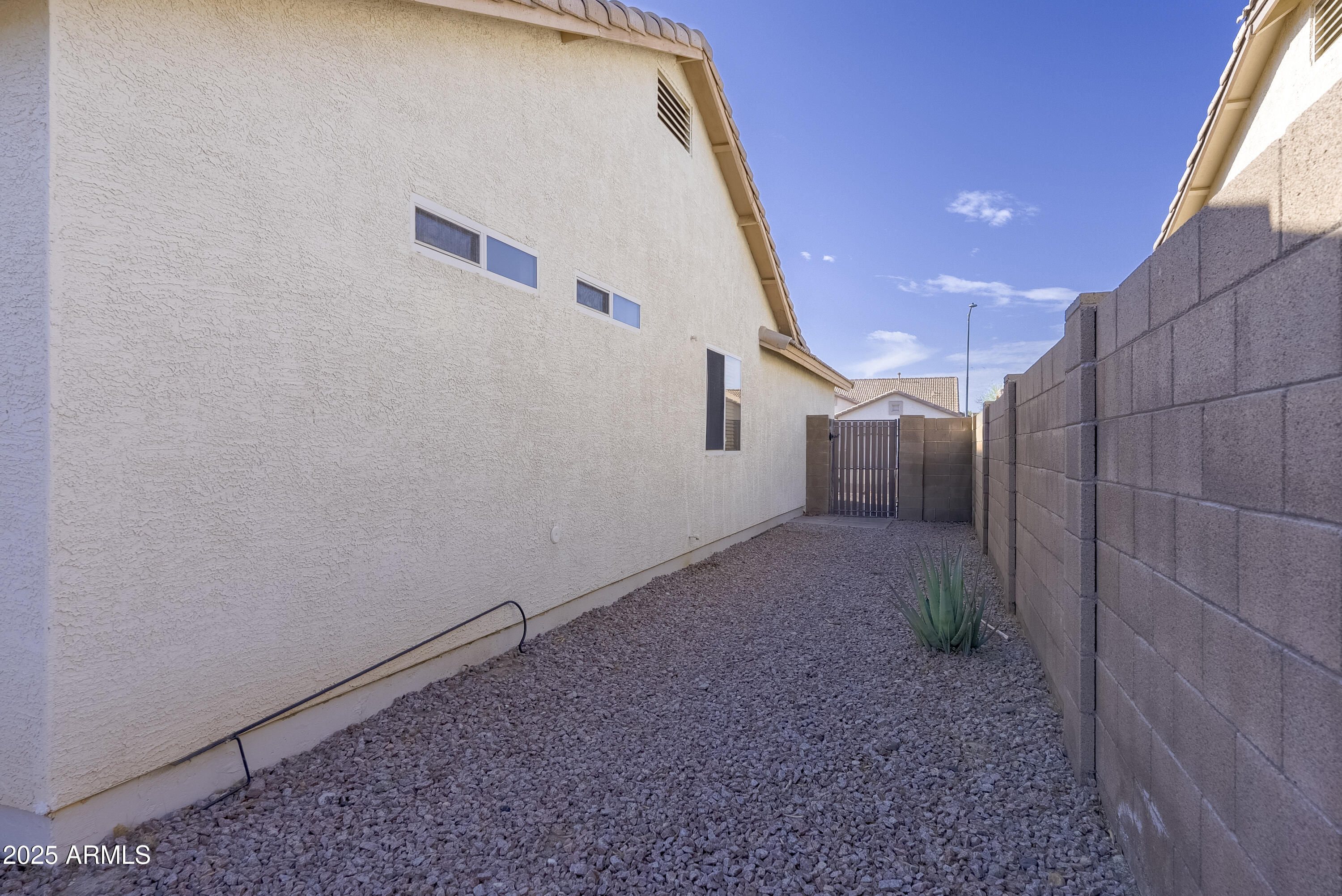 10528 W POTTER Drive