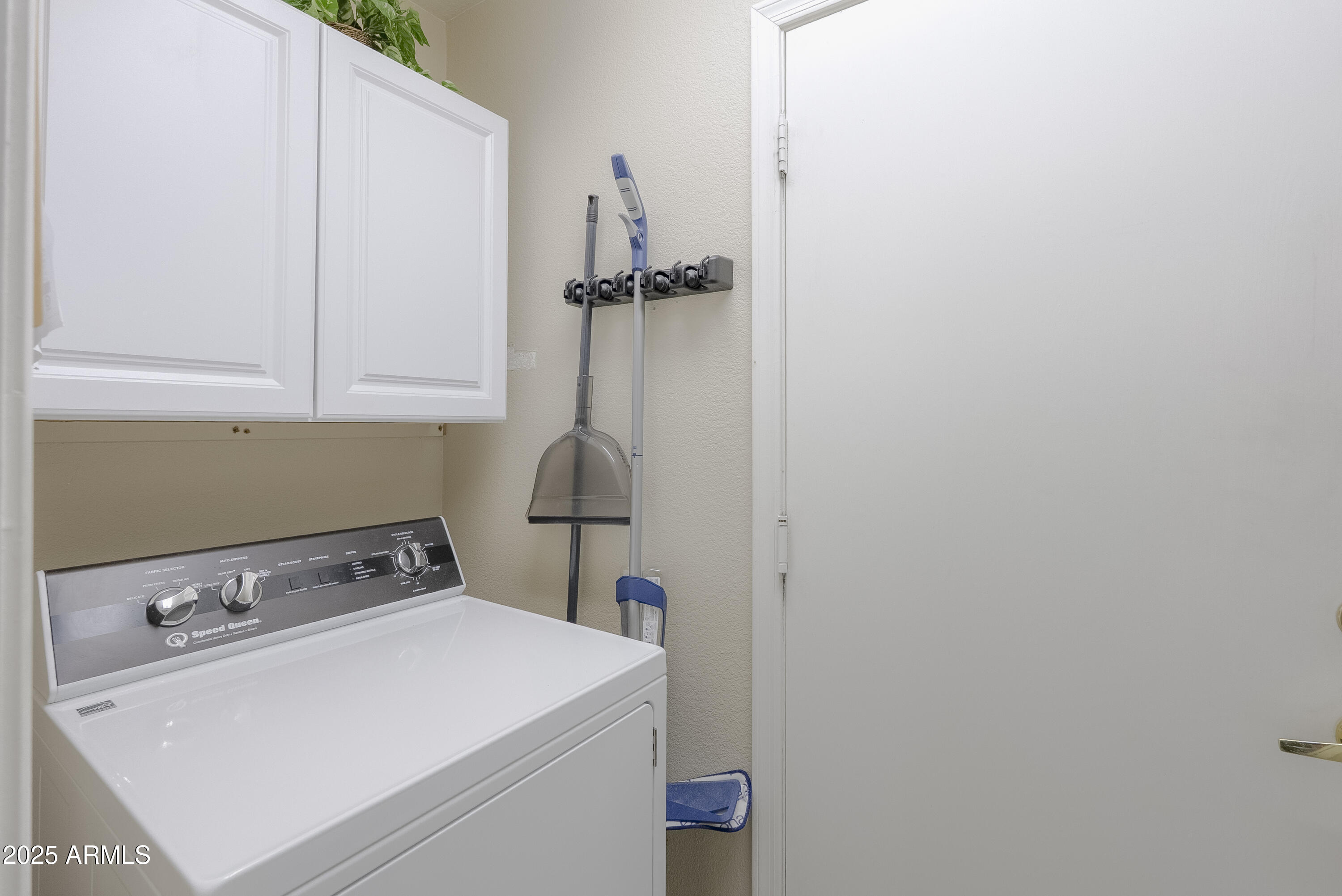 10528 W POTTER Drive