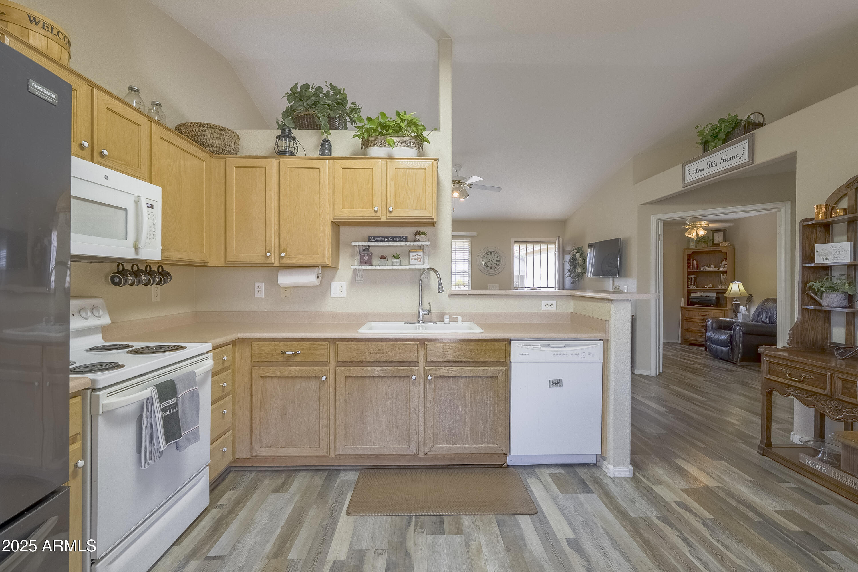 10528 W POTTER Drive