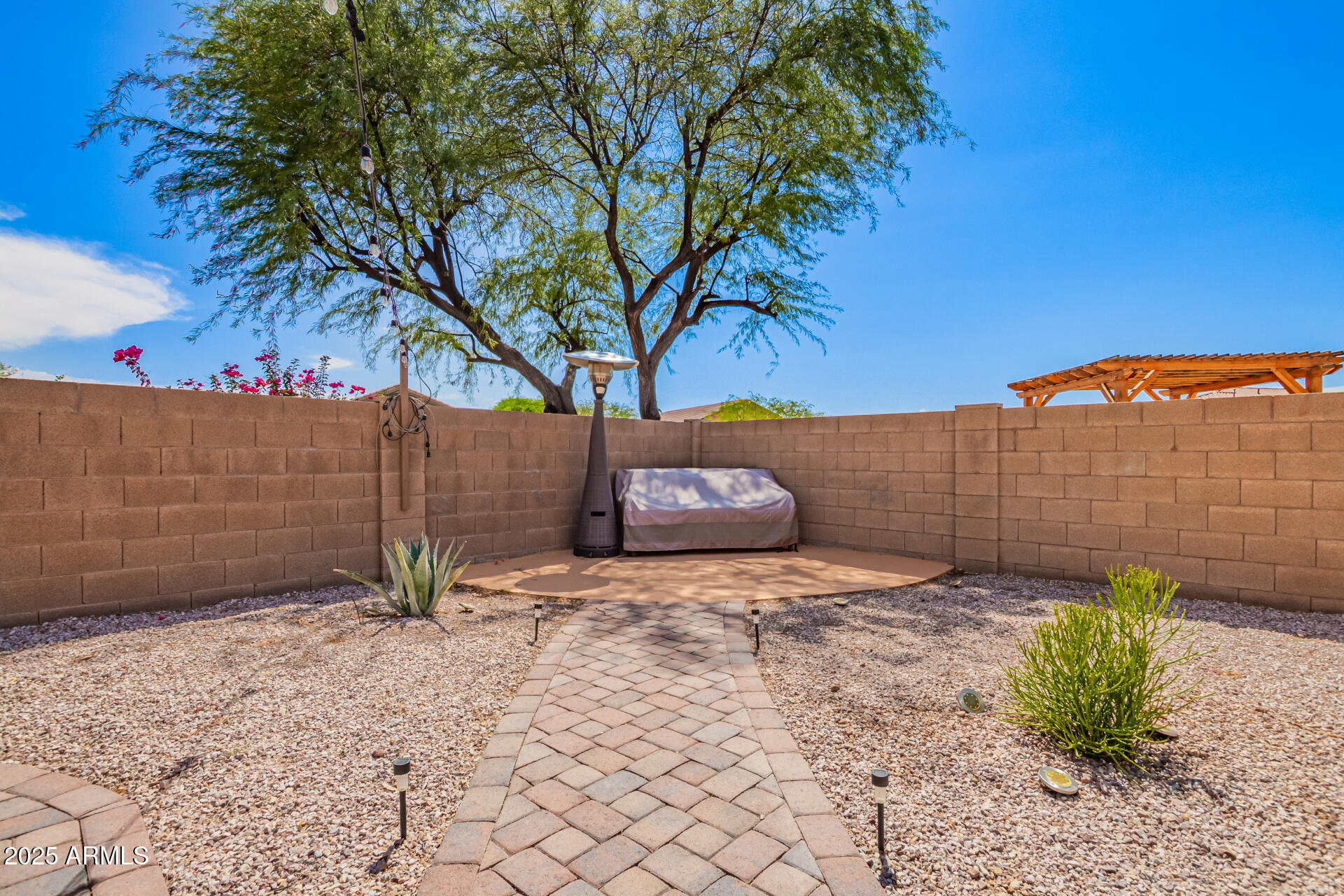 6965 E HACIENDA LA NORIA Lane