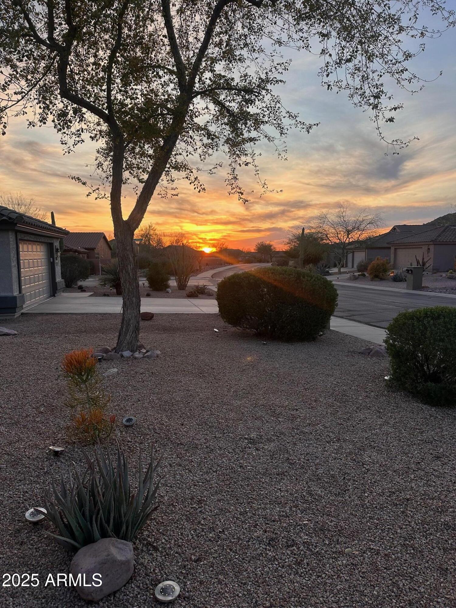 6965 E HACIENDA LA NORIA Lane