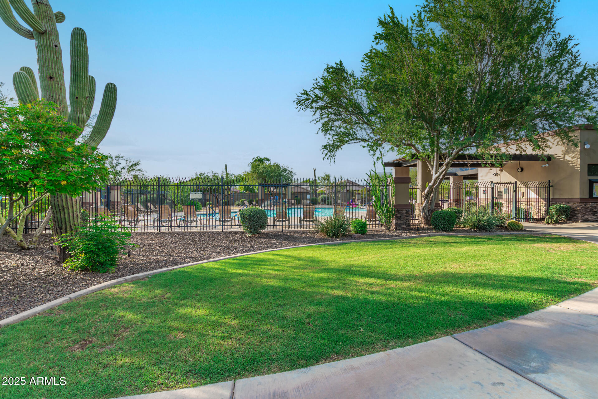 6965 E HACIENDA LA NORIA Lane