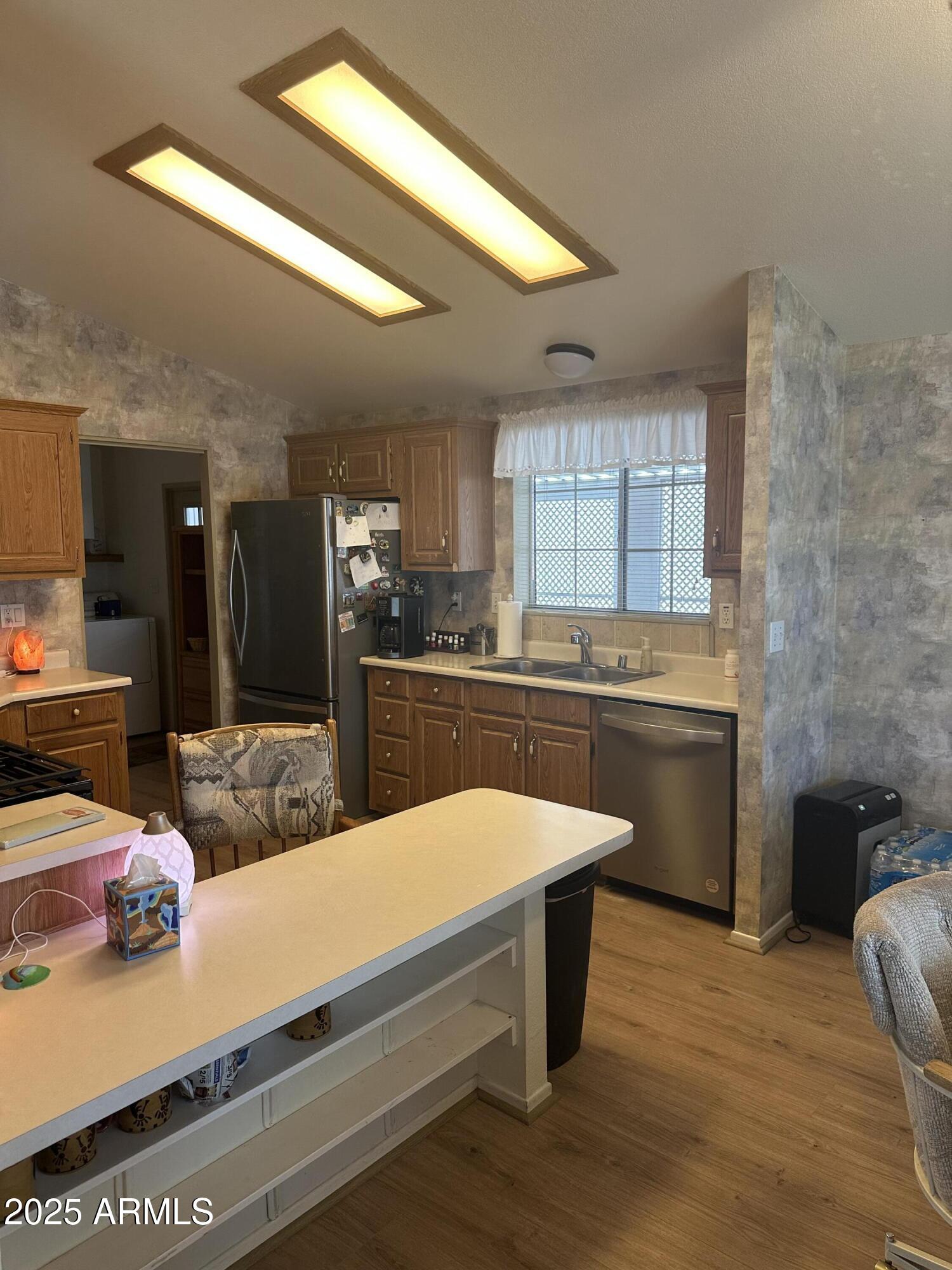 5808 E LOCKWOOD Street