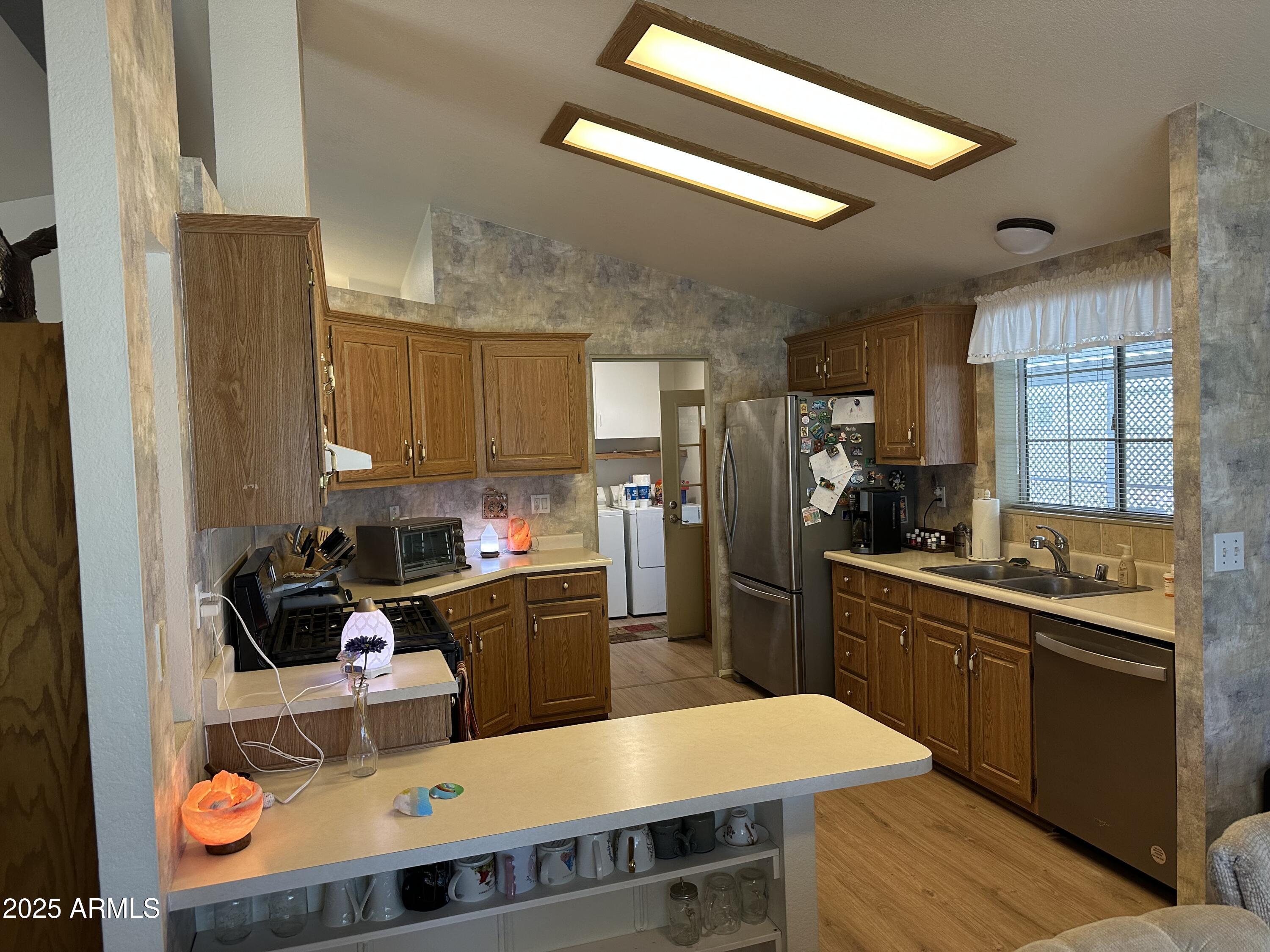 5808 E LOCKWOOD Street