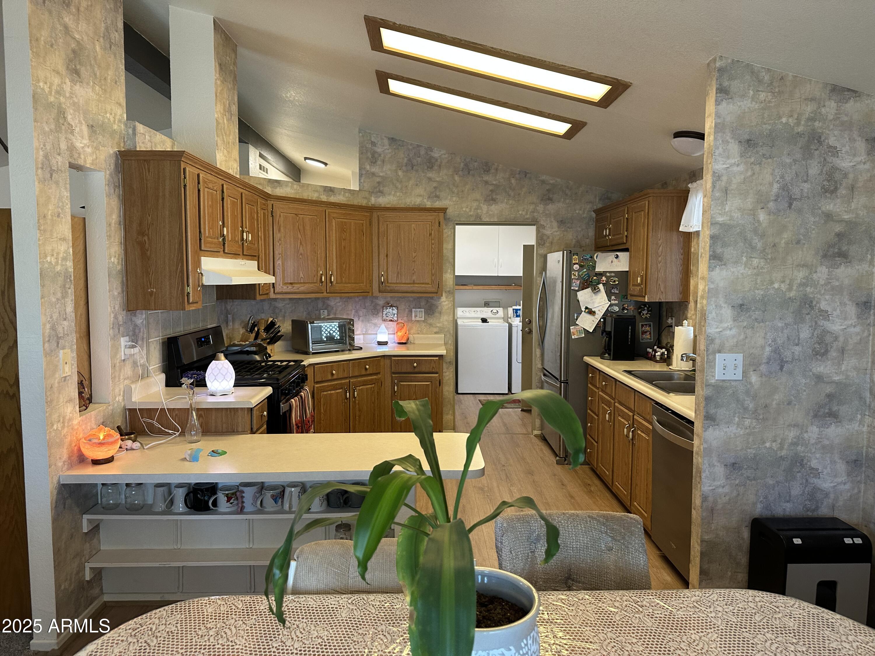 5808 E LOCKWOOD Street