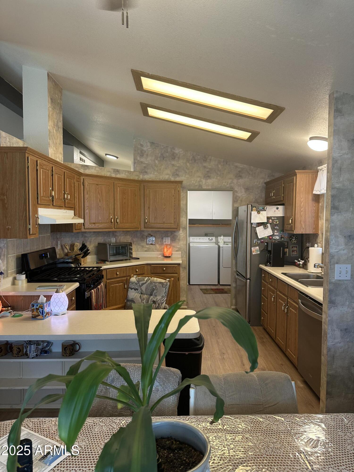 5808 E LOCKWOOD Street