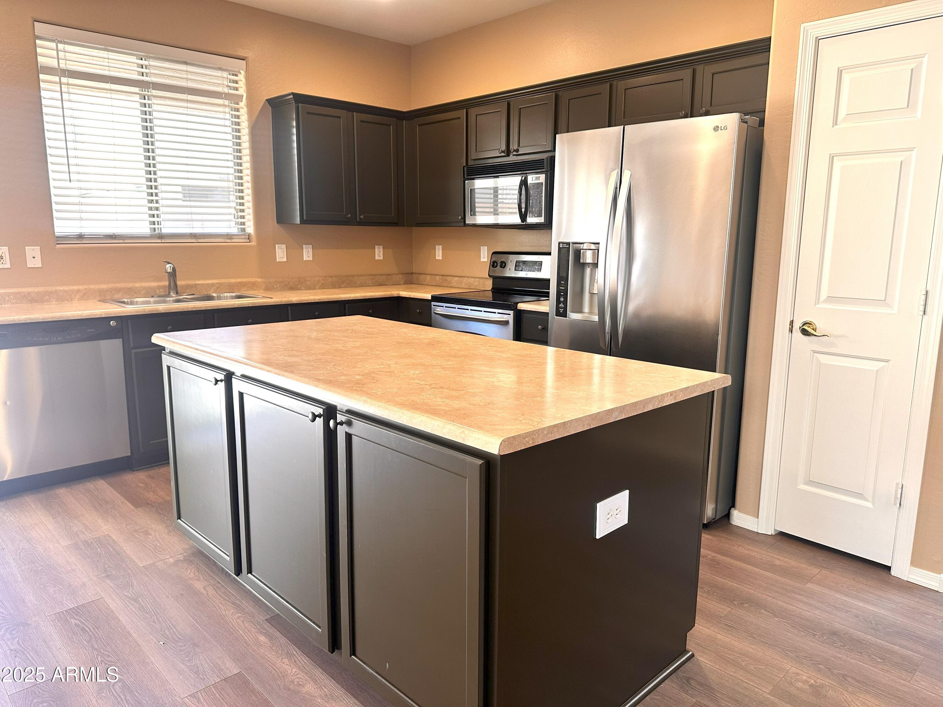 3854 E BATTALA Avenue