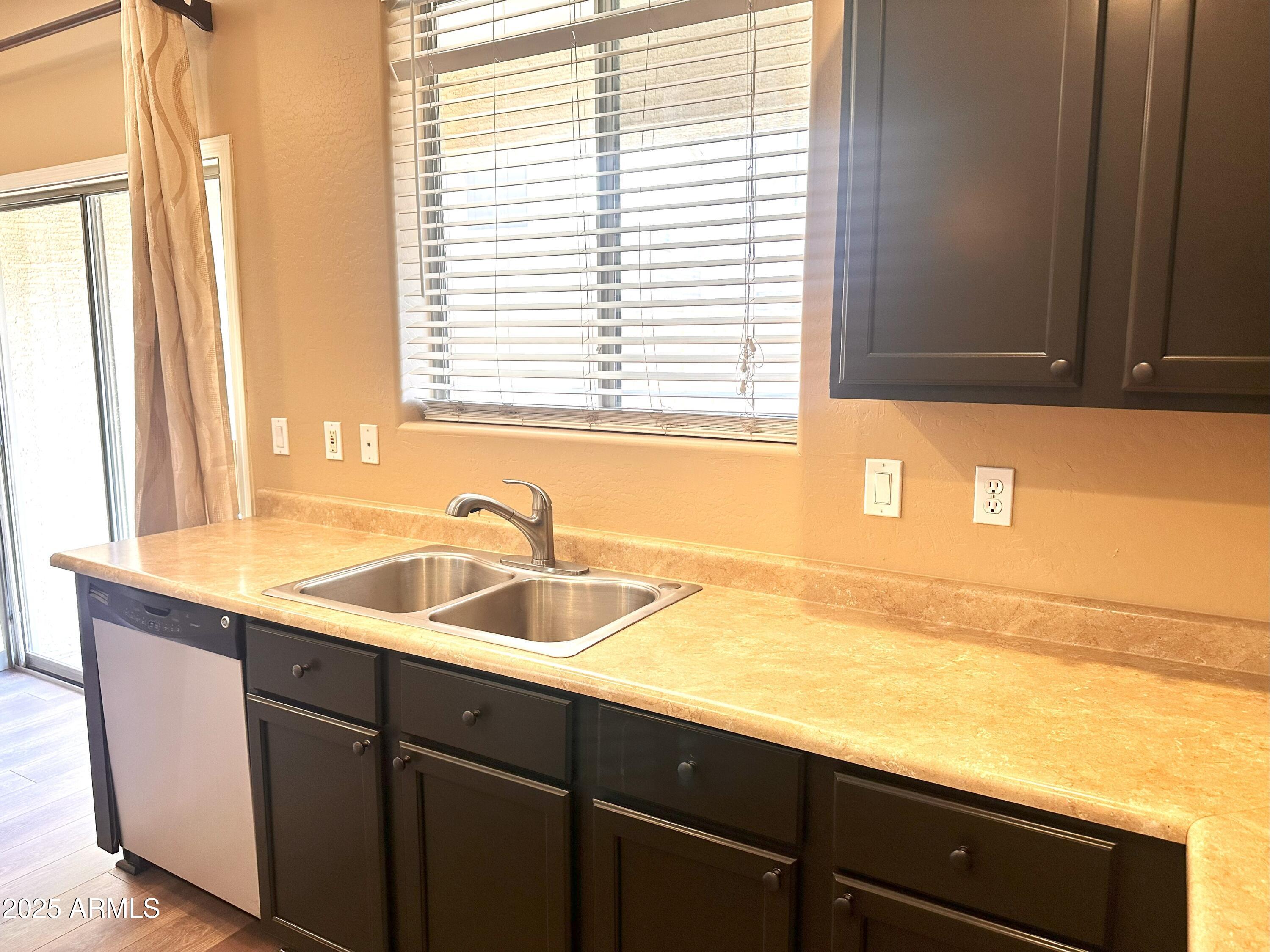 3854 E BATTALA Avenue