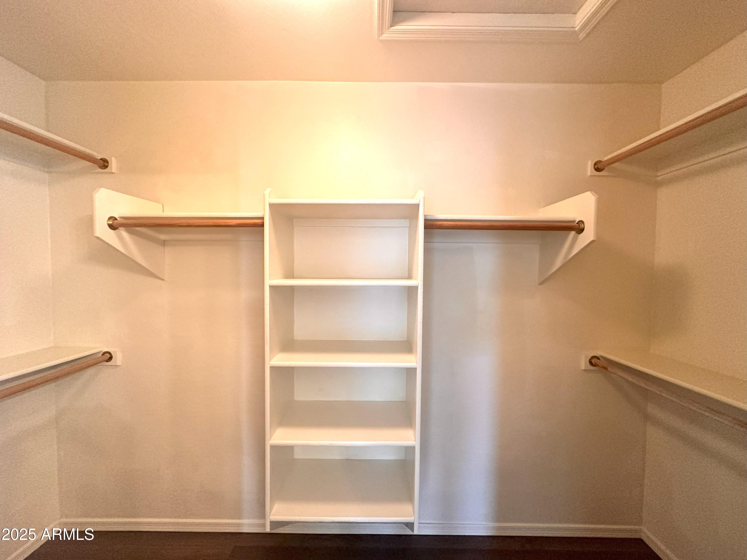 3854 E BATTALA Avenue