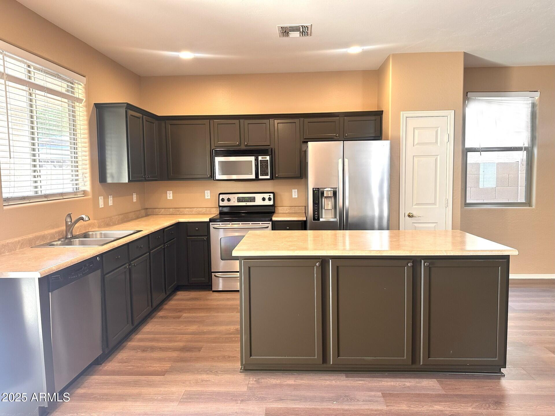 3854 E BATTALA Avenue