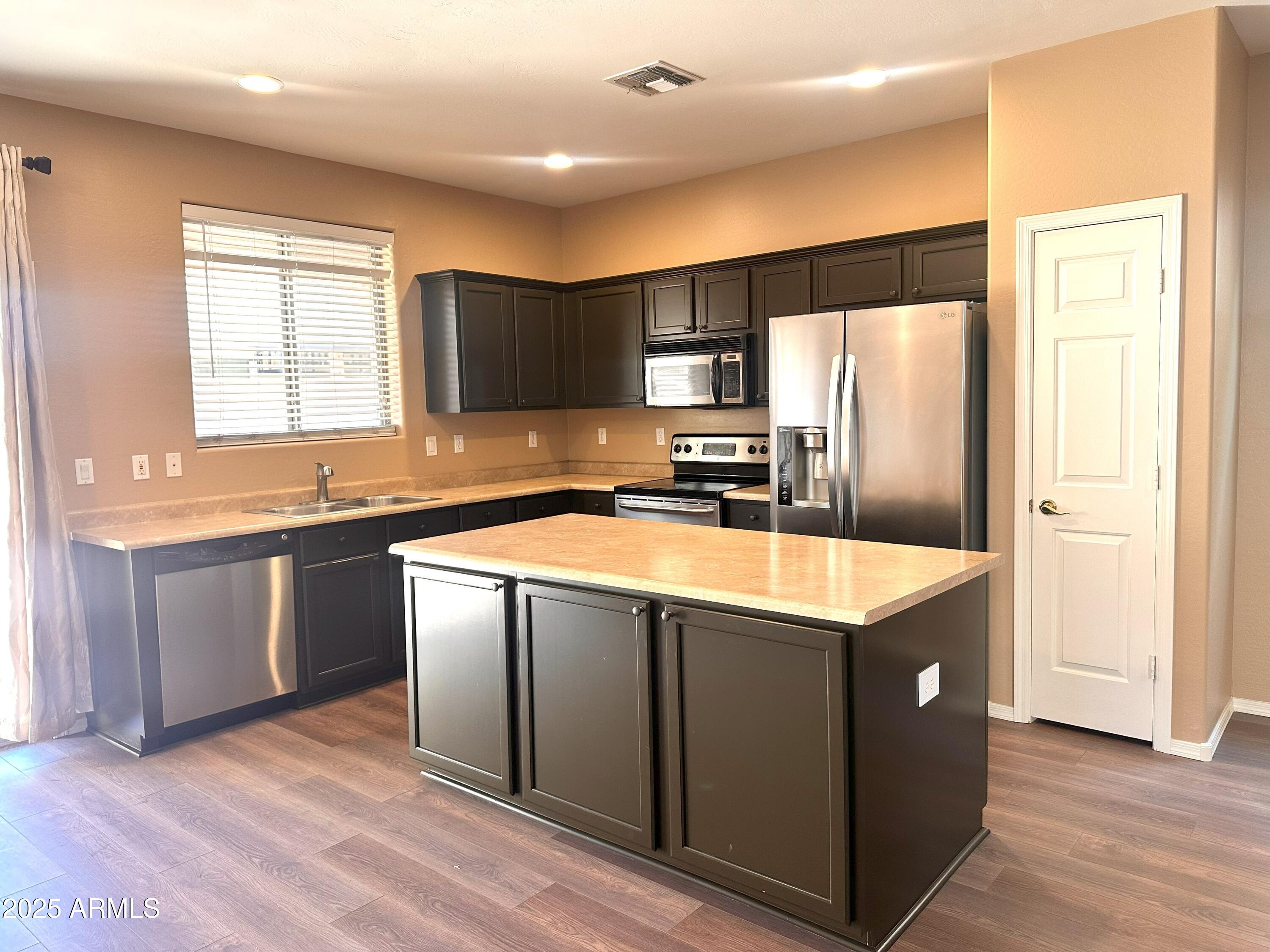 3854 E BATTALA Avenue