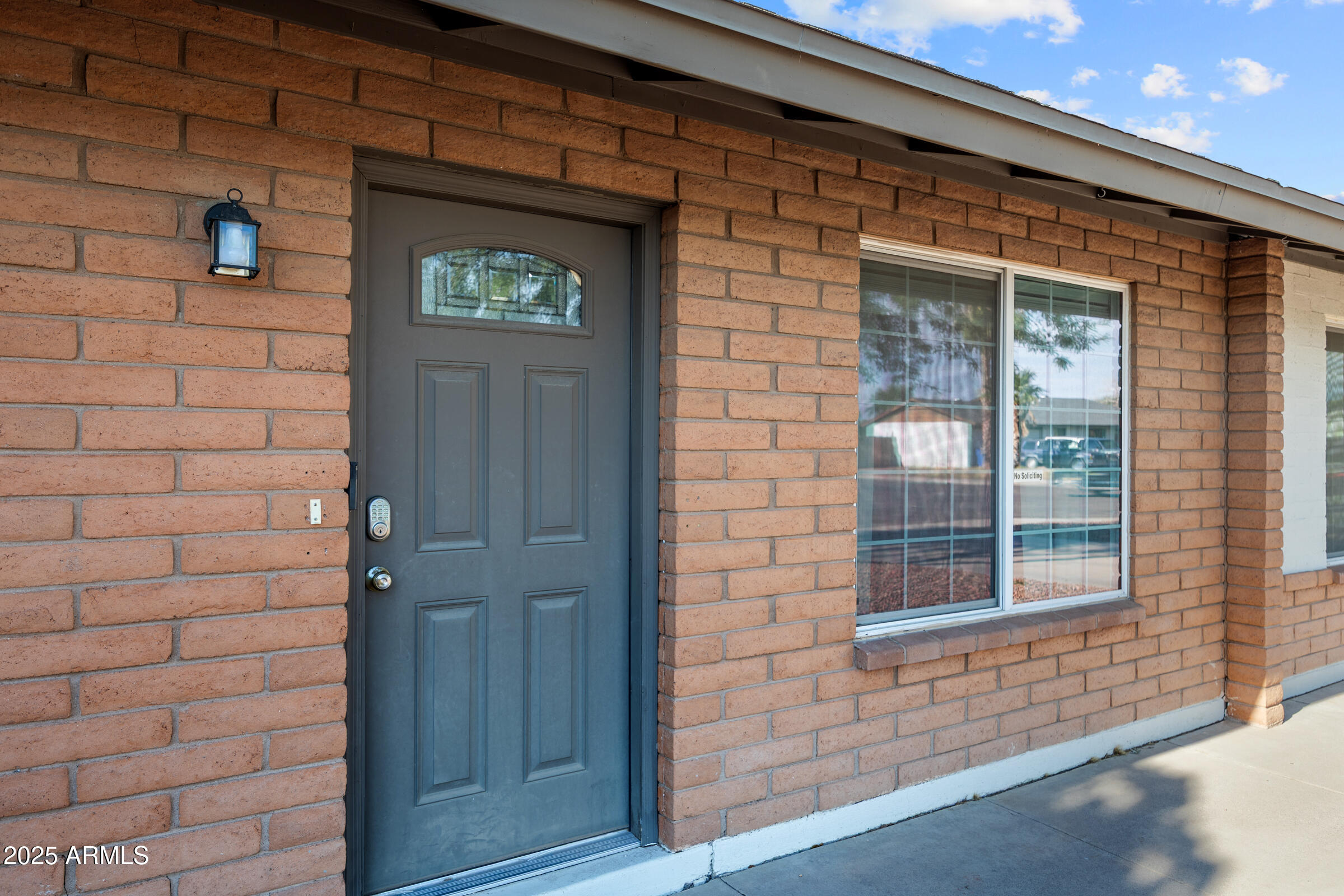 1702 W MICHELLE Drive