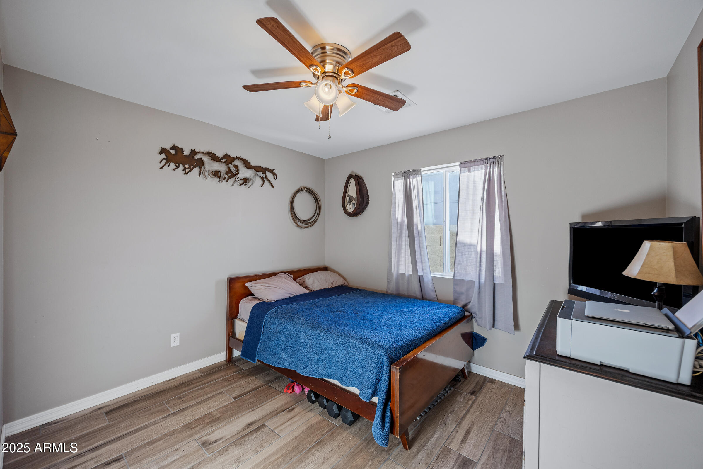 1702 W MICHELLE Drive