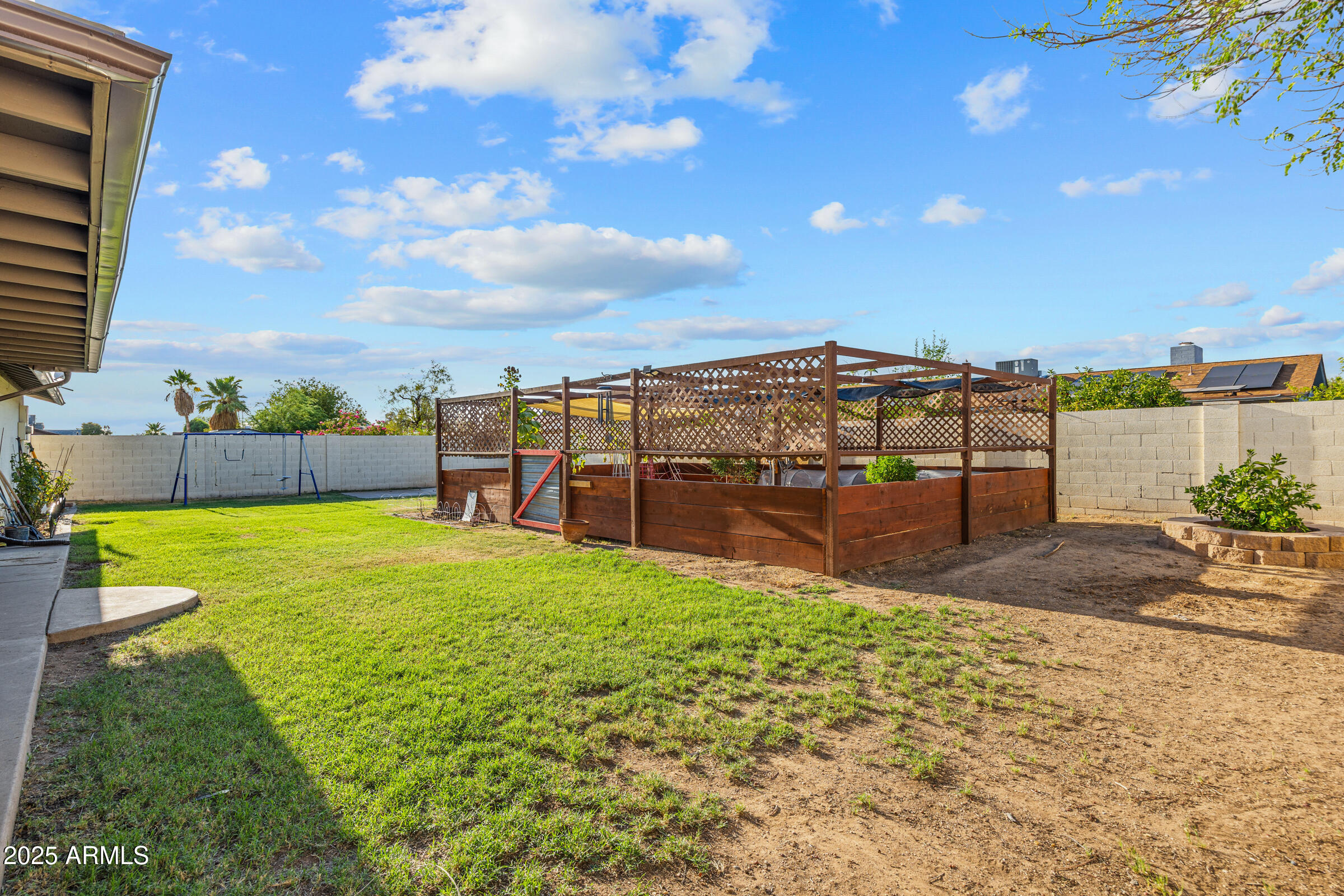 1702 W MICHELLE Drive