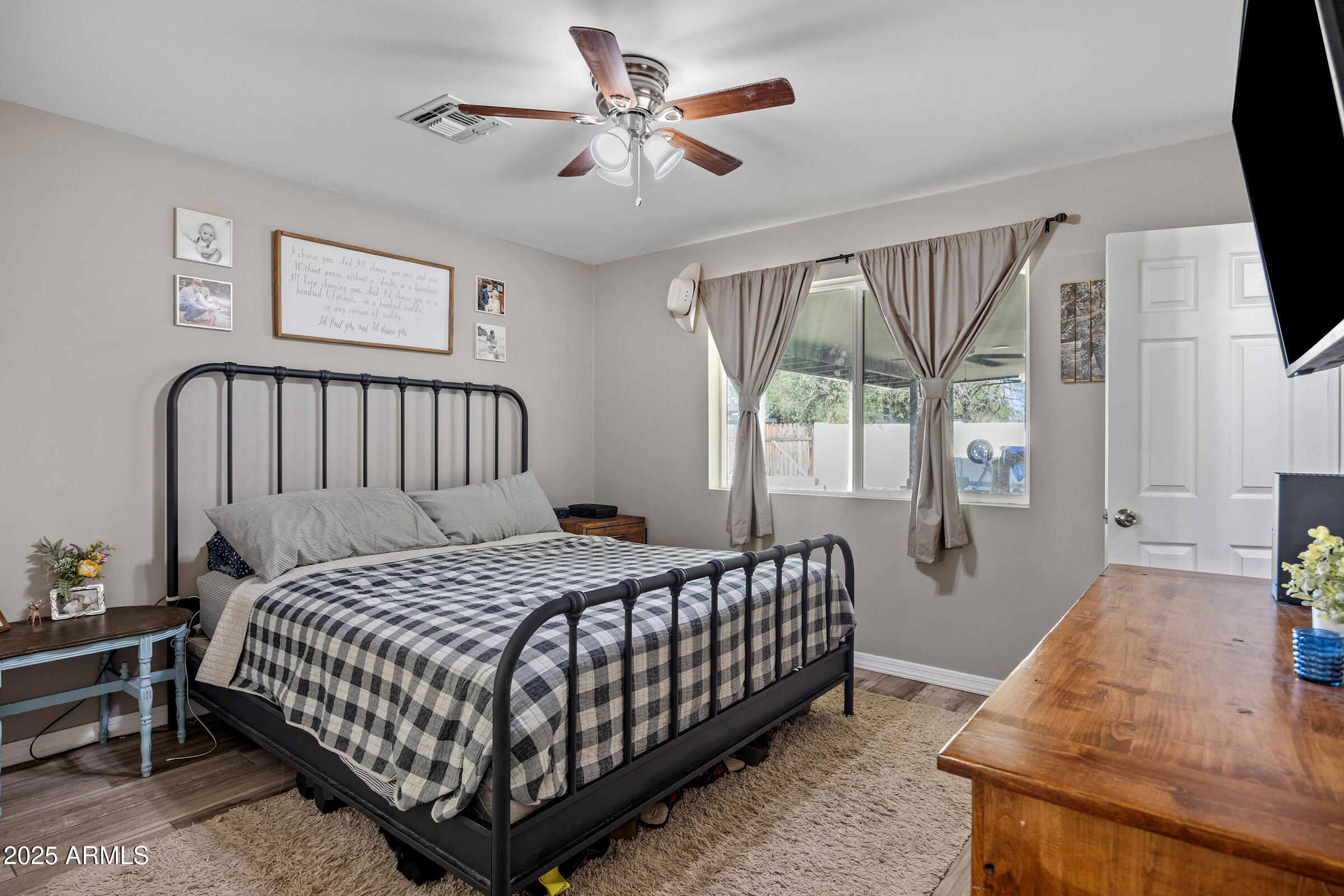 1702 W MICHELLE Drive