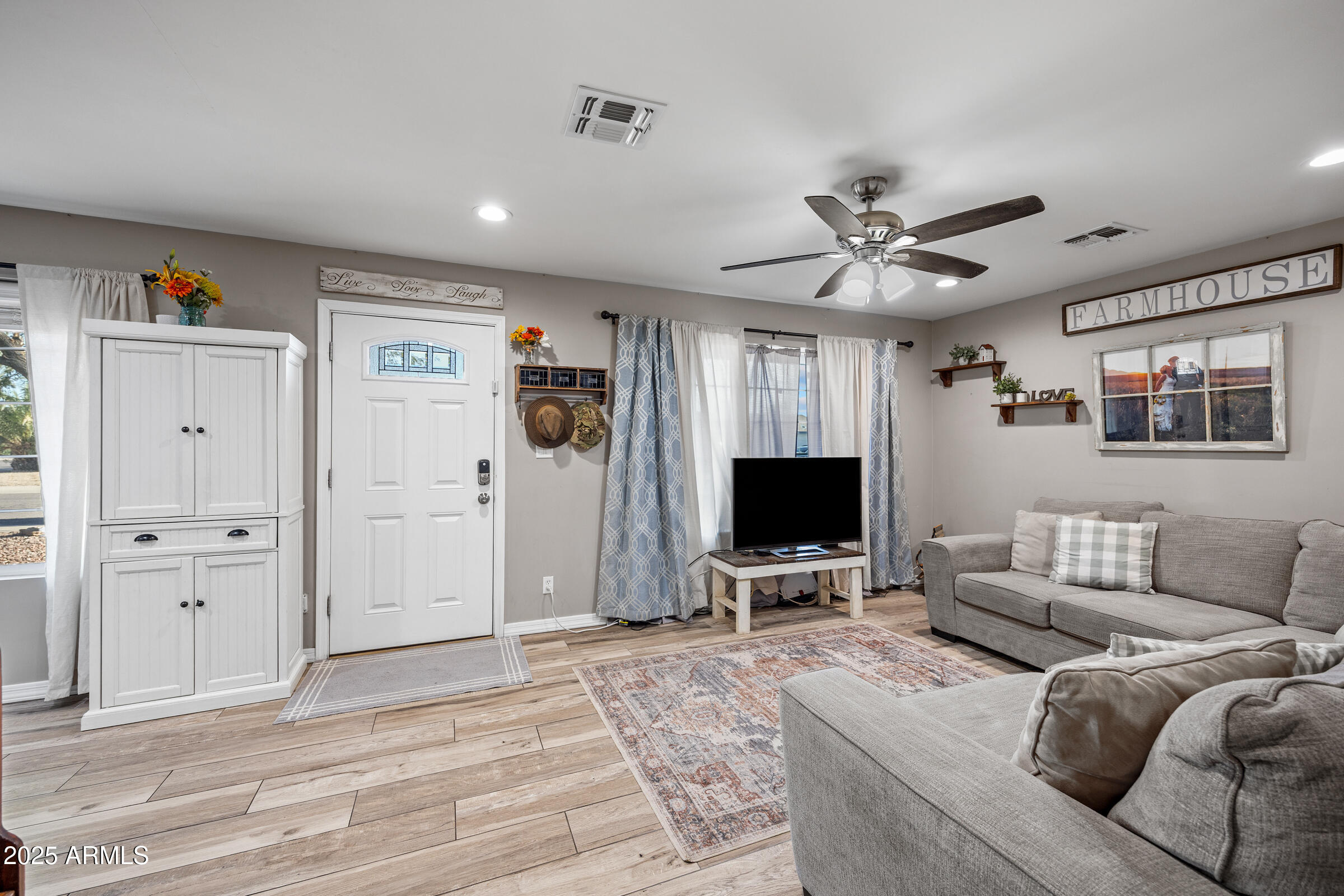 1702 W MICHELLE Drive