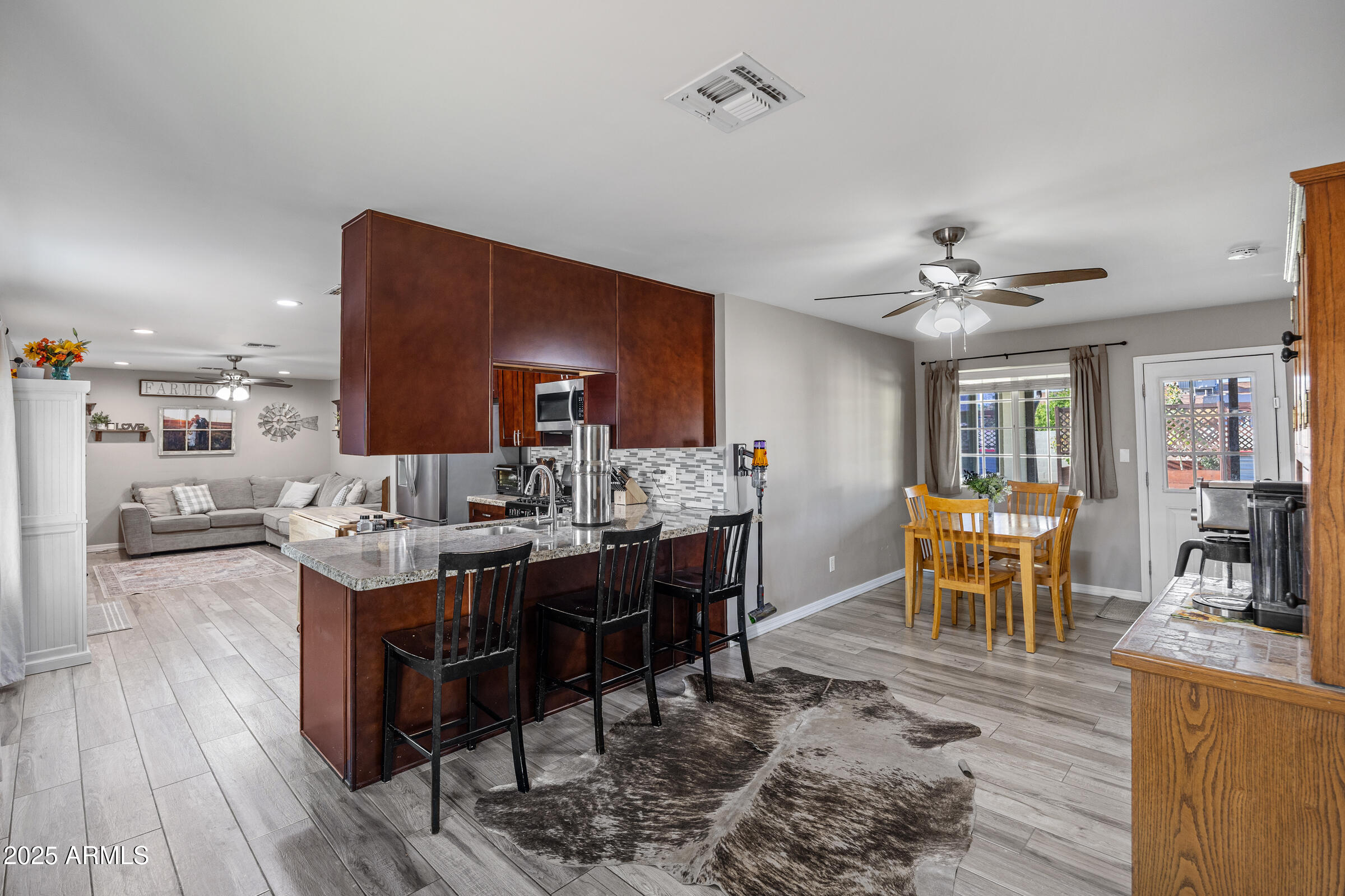 1702 W MICHELLE Drive