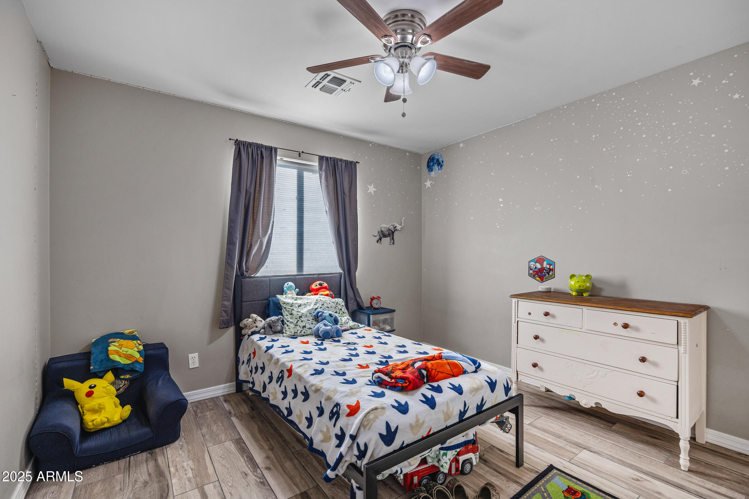 1702 W MICHELLE Drive