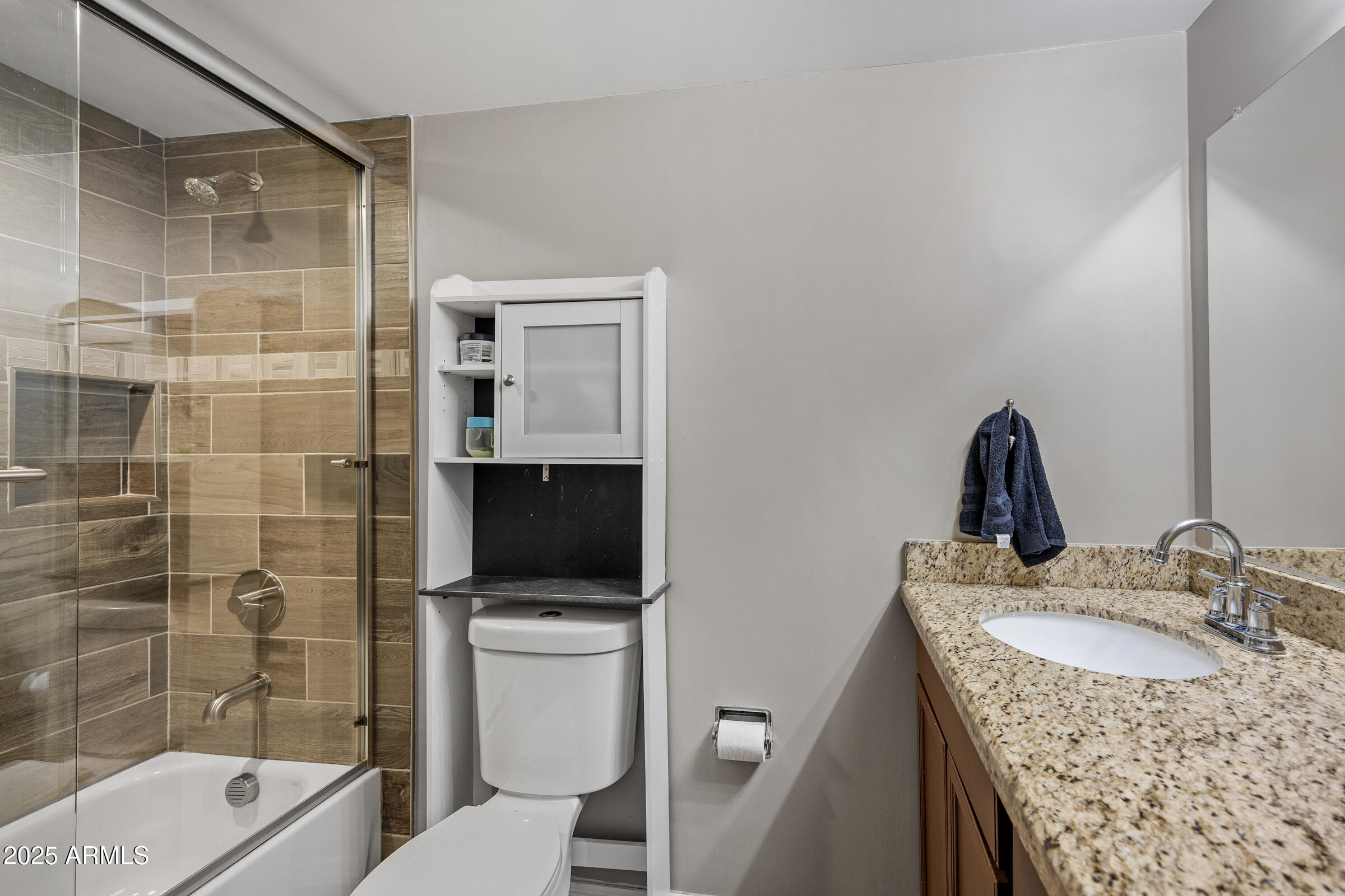 1702 W MICHELLE Drive