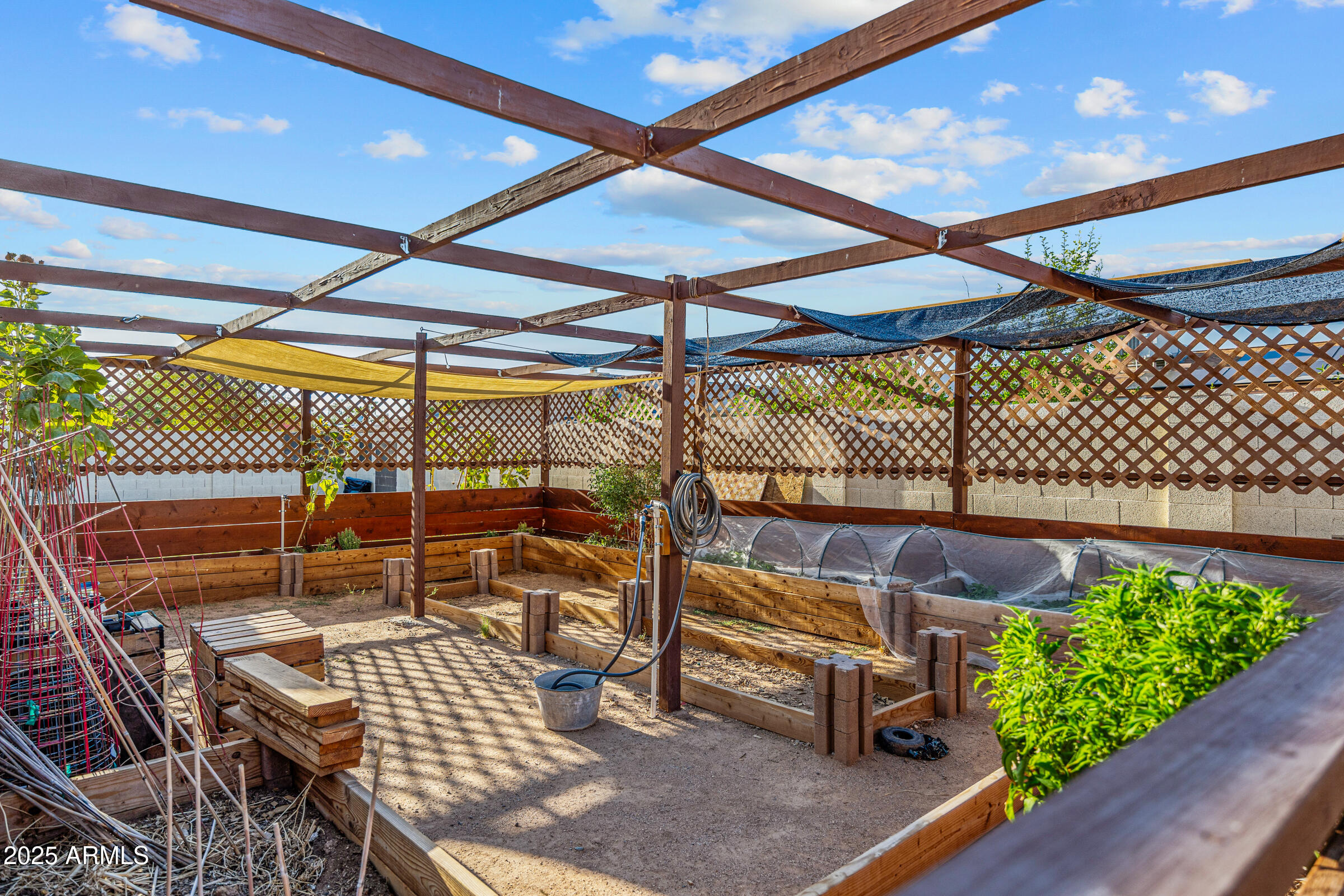 1702 W MICHELLE Drive