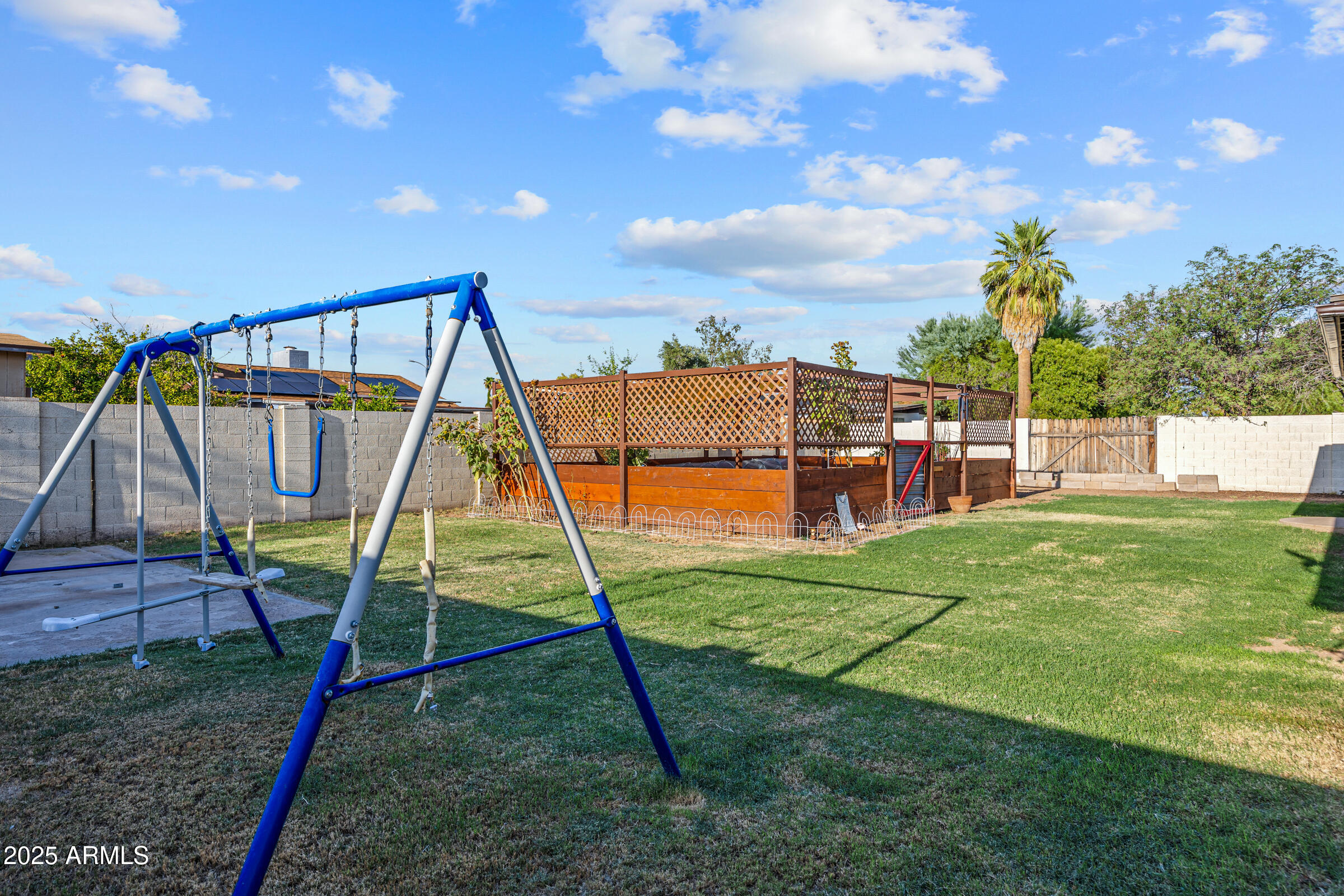 1702 W MICHELLE Drive