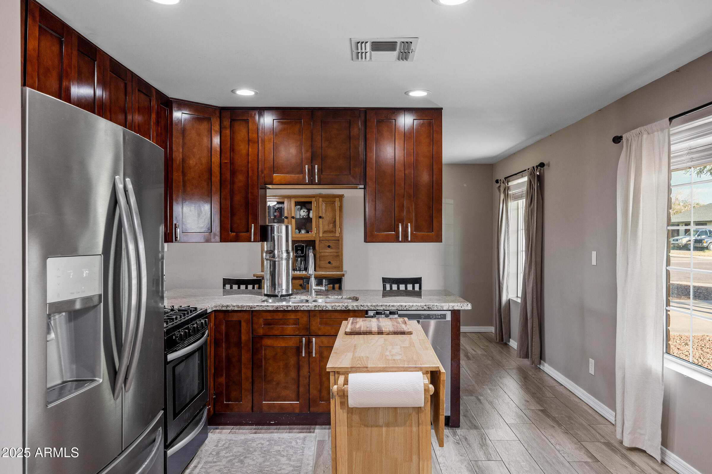 1702 W MICHELLE Drive